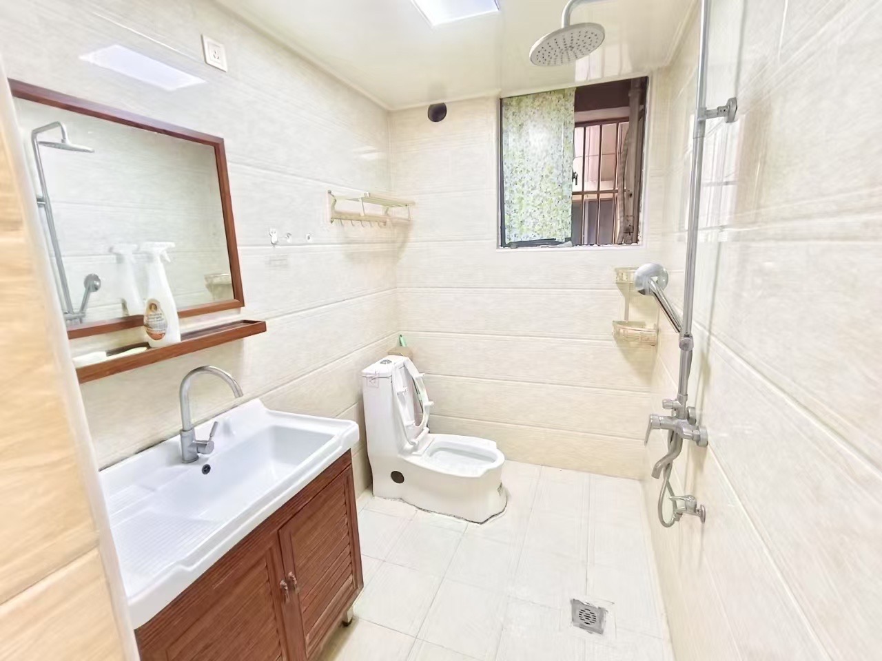 滨江新苑(一期A区) 3室2厅2卫 2500.0元/月 滨江新苑(一期A区) 3室2厅2卫 2500.0元/月室内图