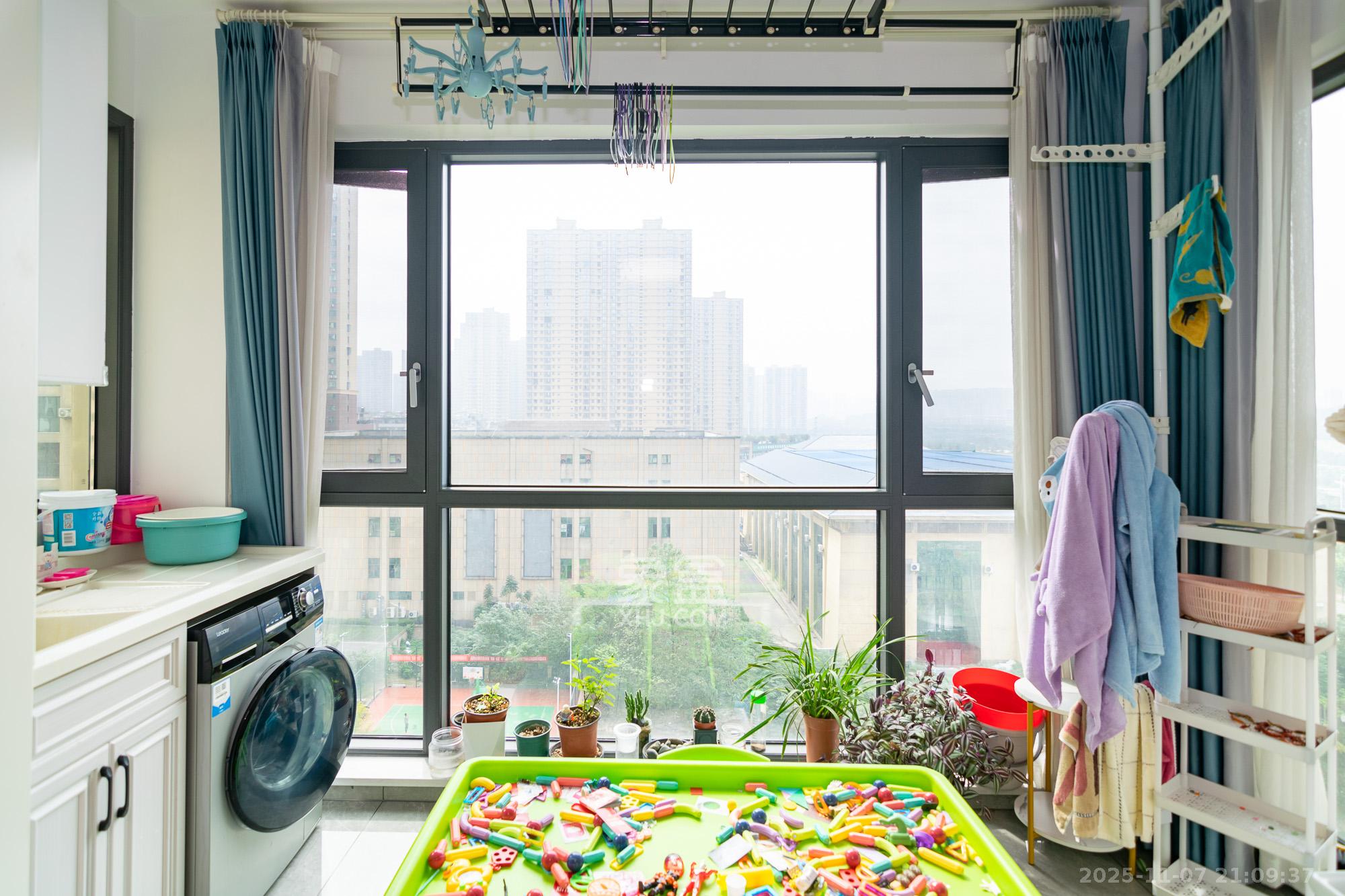 富基世纪公园 3室2厅1卫 60.0万 富基世纪公园 3室2厅1卫 60.0万阳台