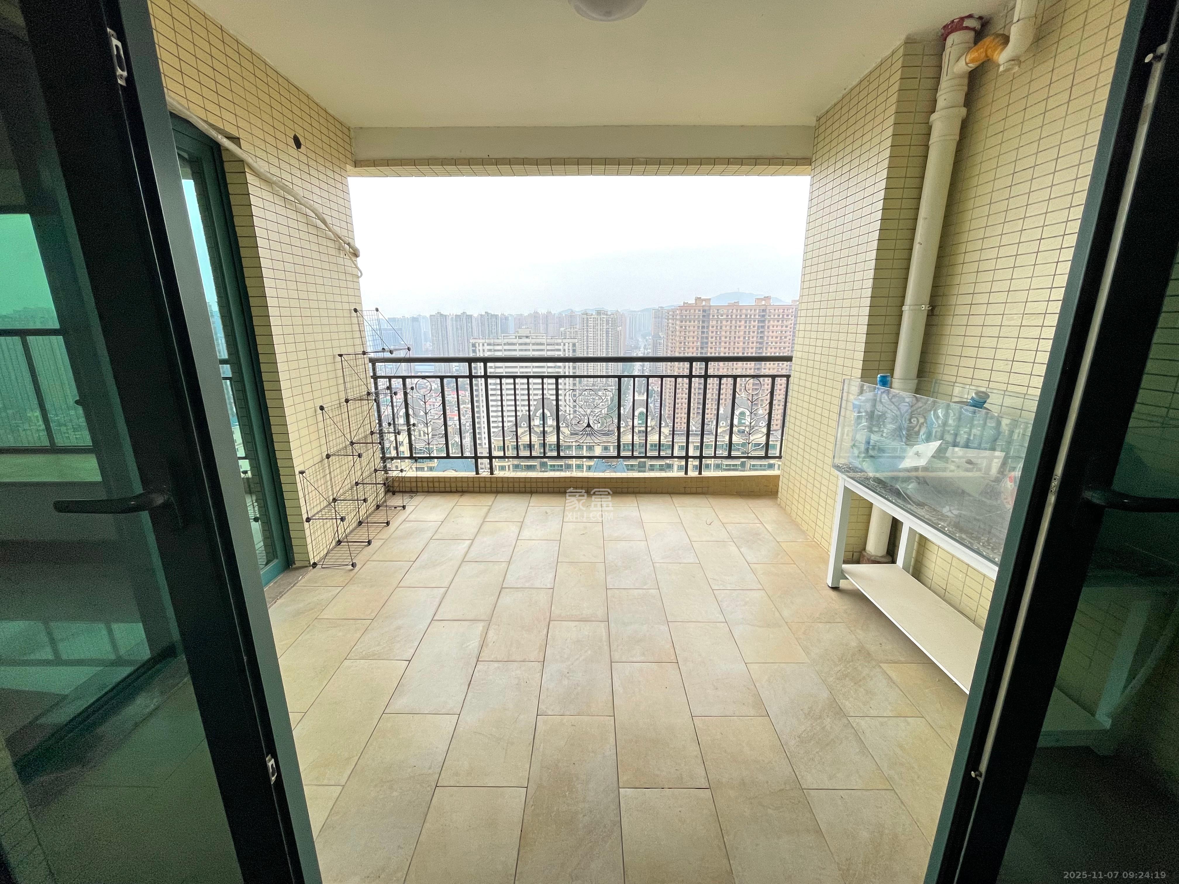 恒大名都 5室2厅4卫 3800.0元/月 恒大名都 5室2厅4卫 3800.0元/月室内图