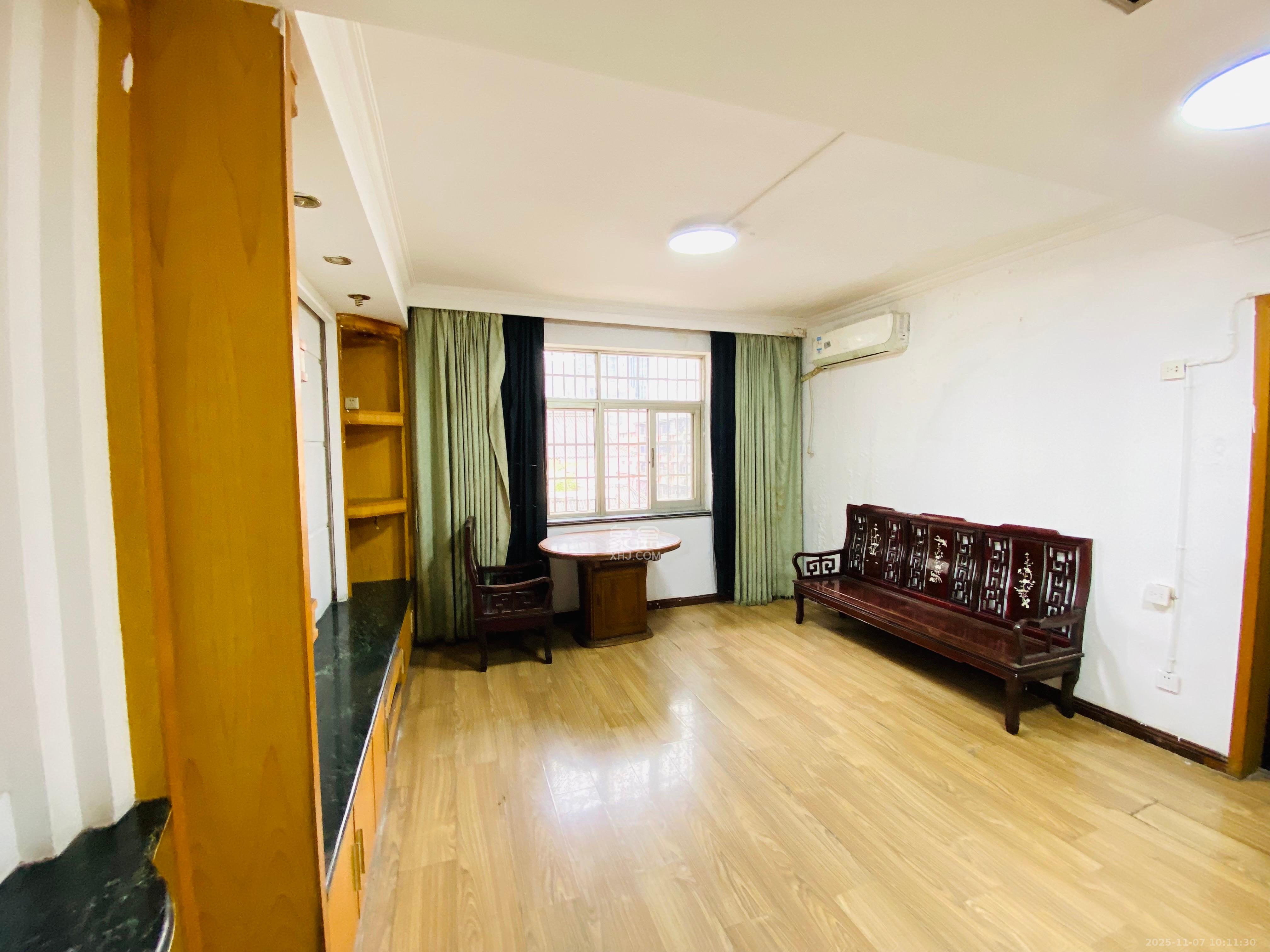 信丰民居 3室2厅1卫 3500.0元/月 信丰民居 3室2厅1卫 3500.0元/月室内图