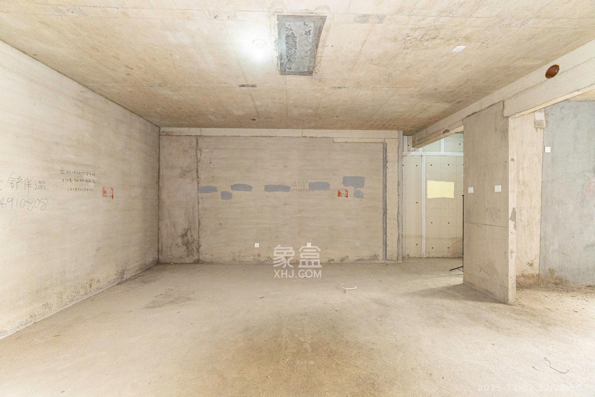 和顺府 5室2厅3卫 138.0万 和顺府 5室2厅3卫 138.0万客厅