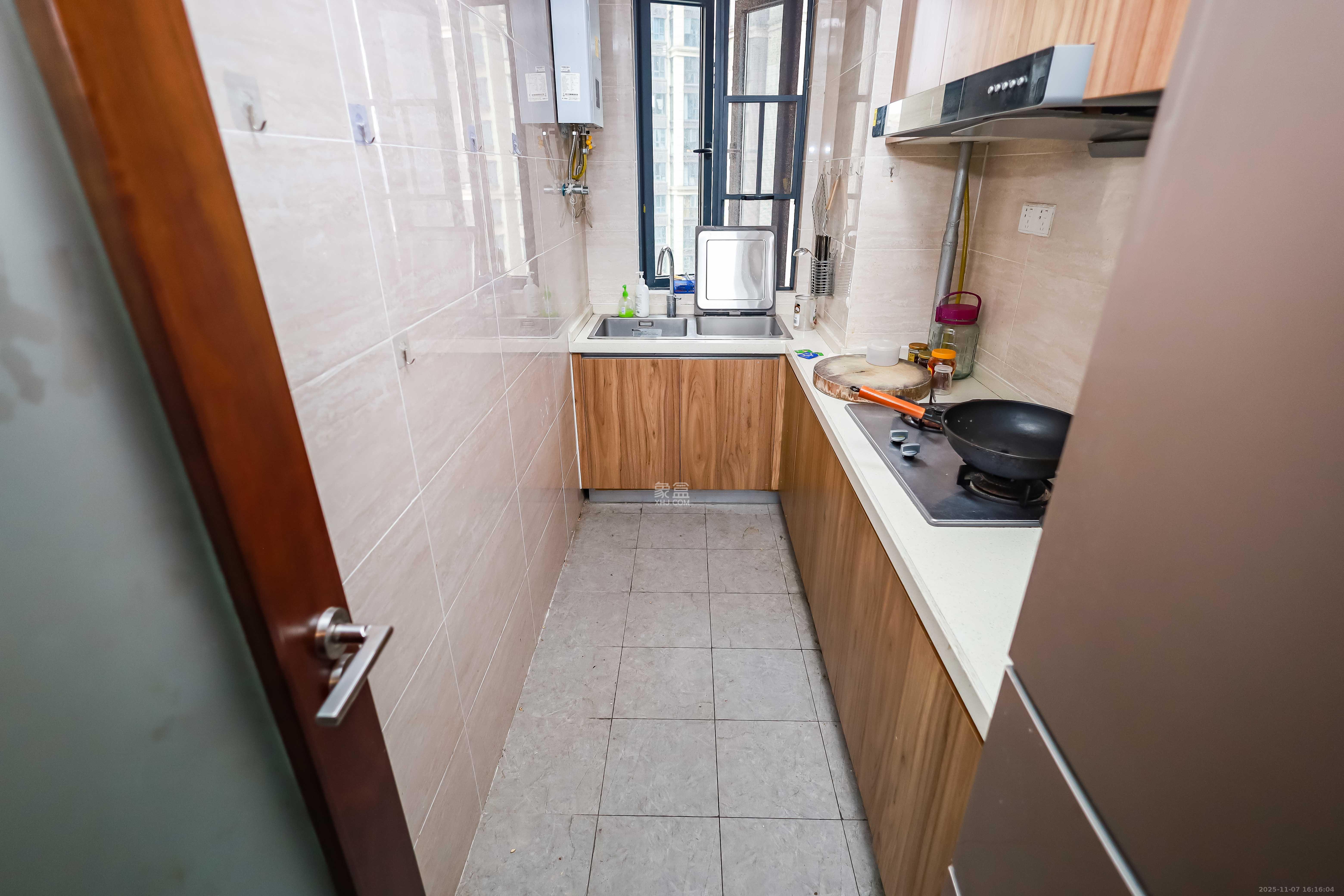 荣泰广场 4室2厅2卫 105.0万 荣泰广场 4室2厅2卫 105.0万厨房