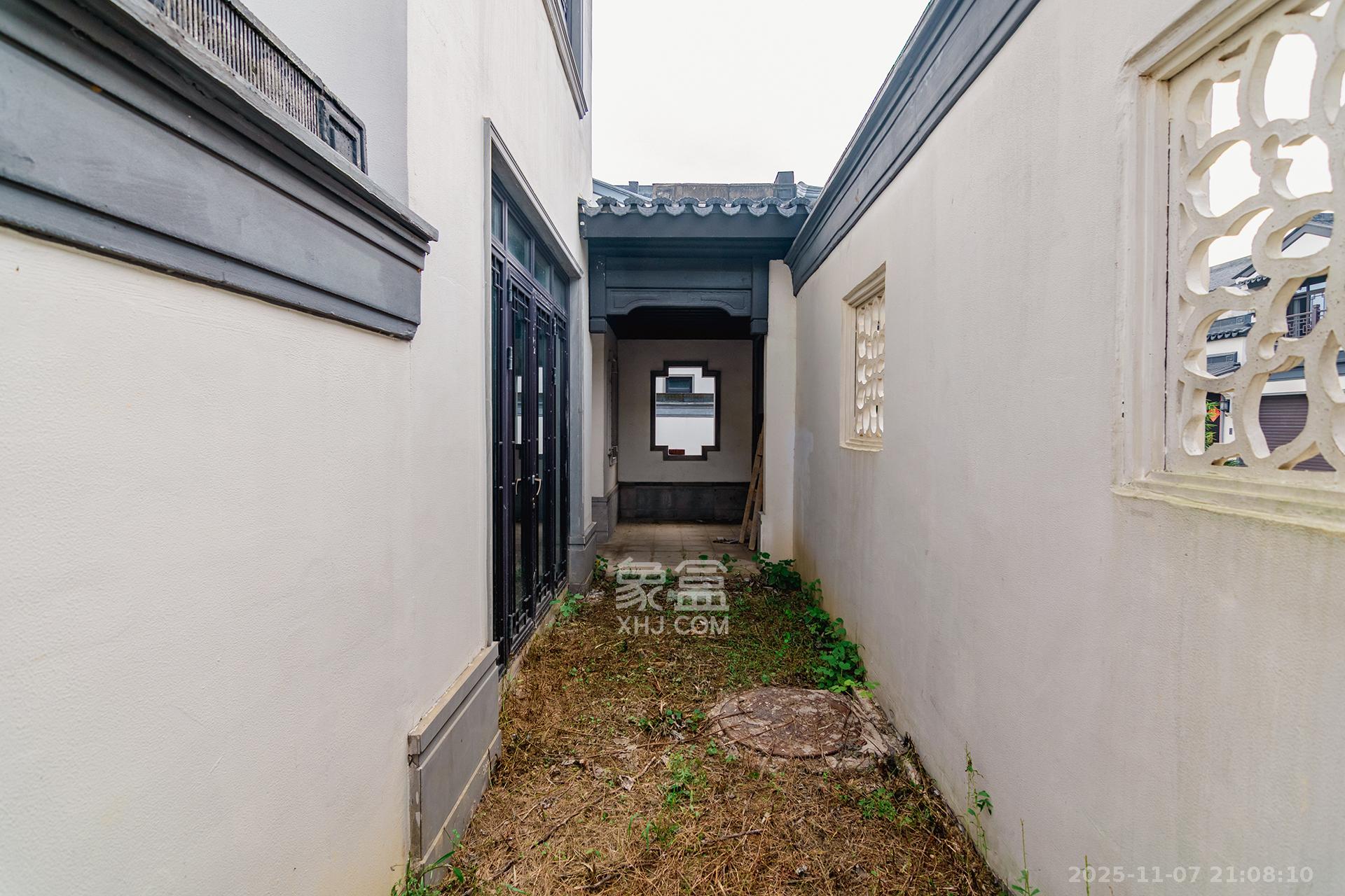 绿城高尔夫小镇  6室2厅2卫    900.0万其他