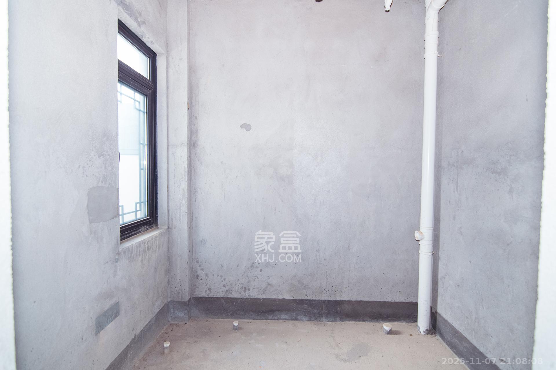 绿城高尔夫小镇 6室2厅2卫 900.0万 绿城高尔夫小镇 6室2厅2卫 900.0万卫生间