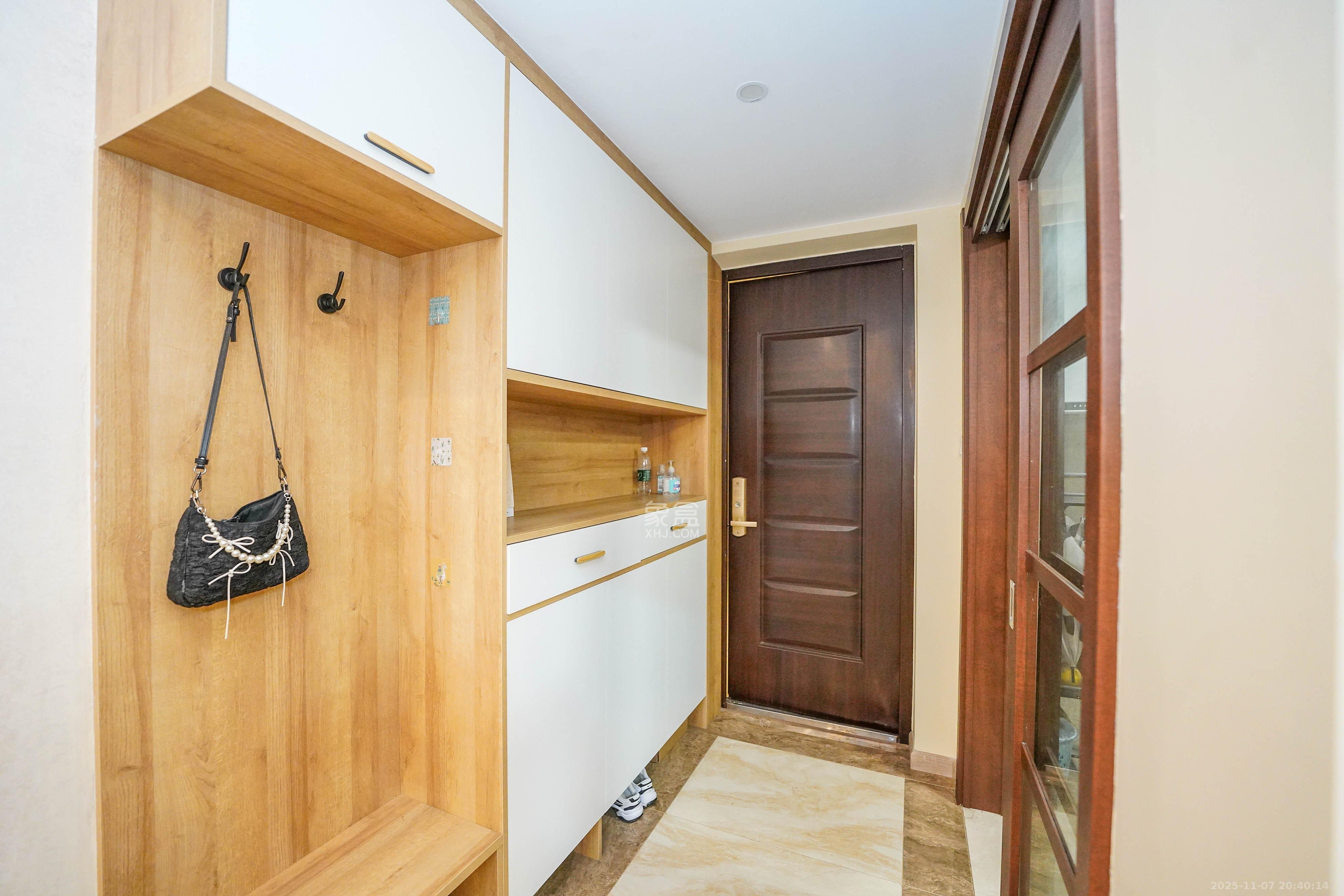 汇金城/嘉华城（二期、三期）  3室2厅2卫    138.0万客厅