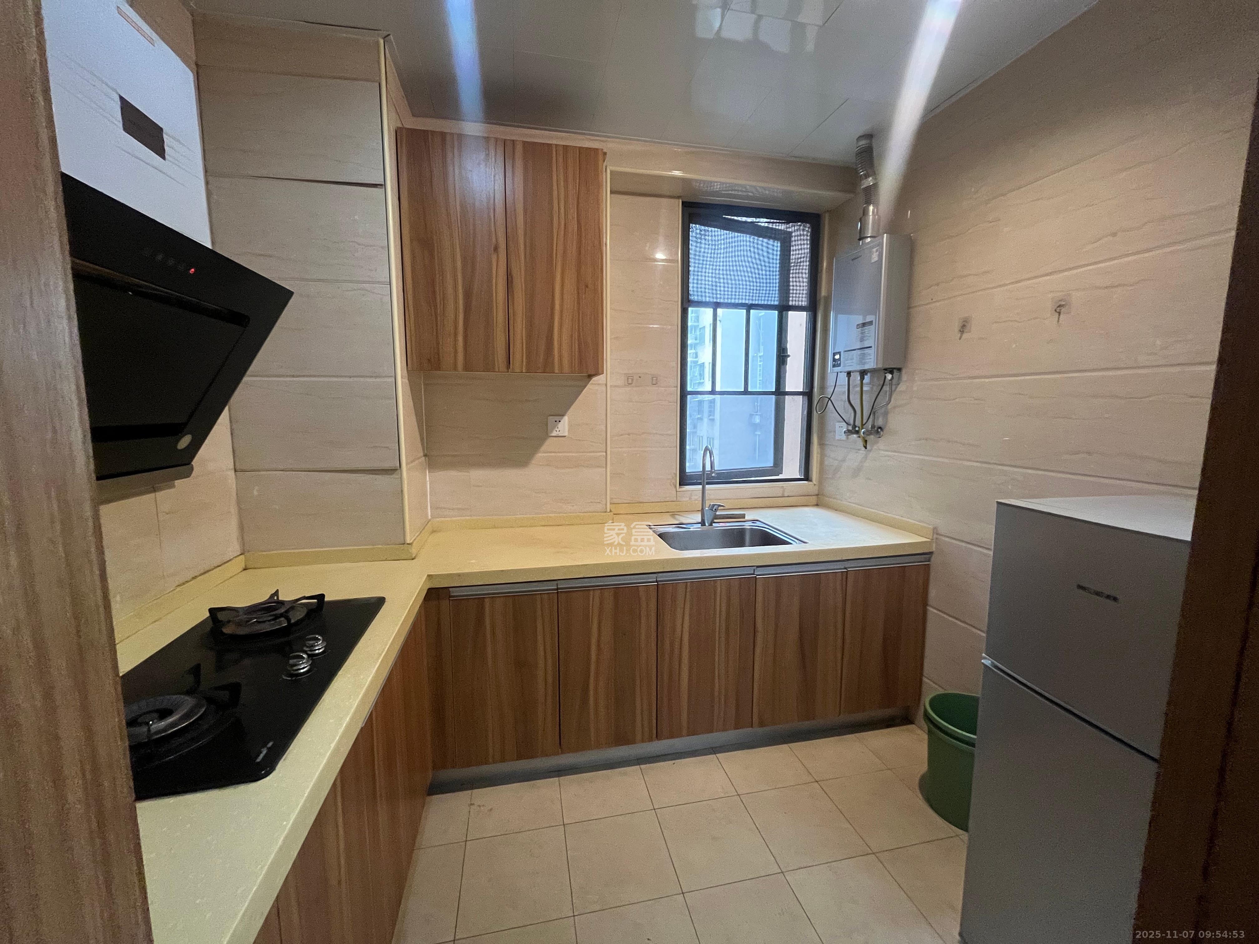 麓谷小镇  3室2厅1卫    2200.0元/月室内图