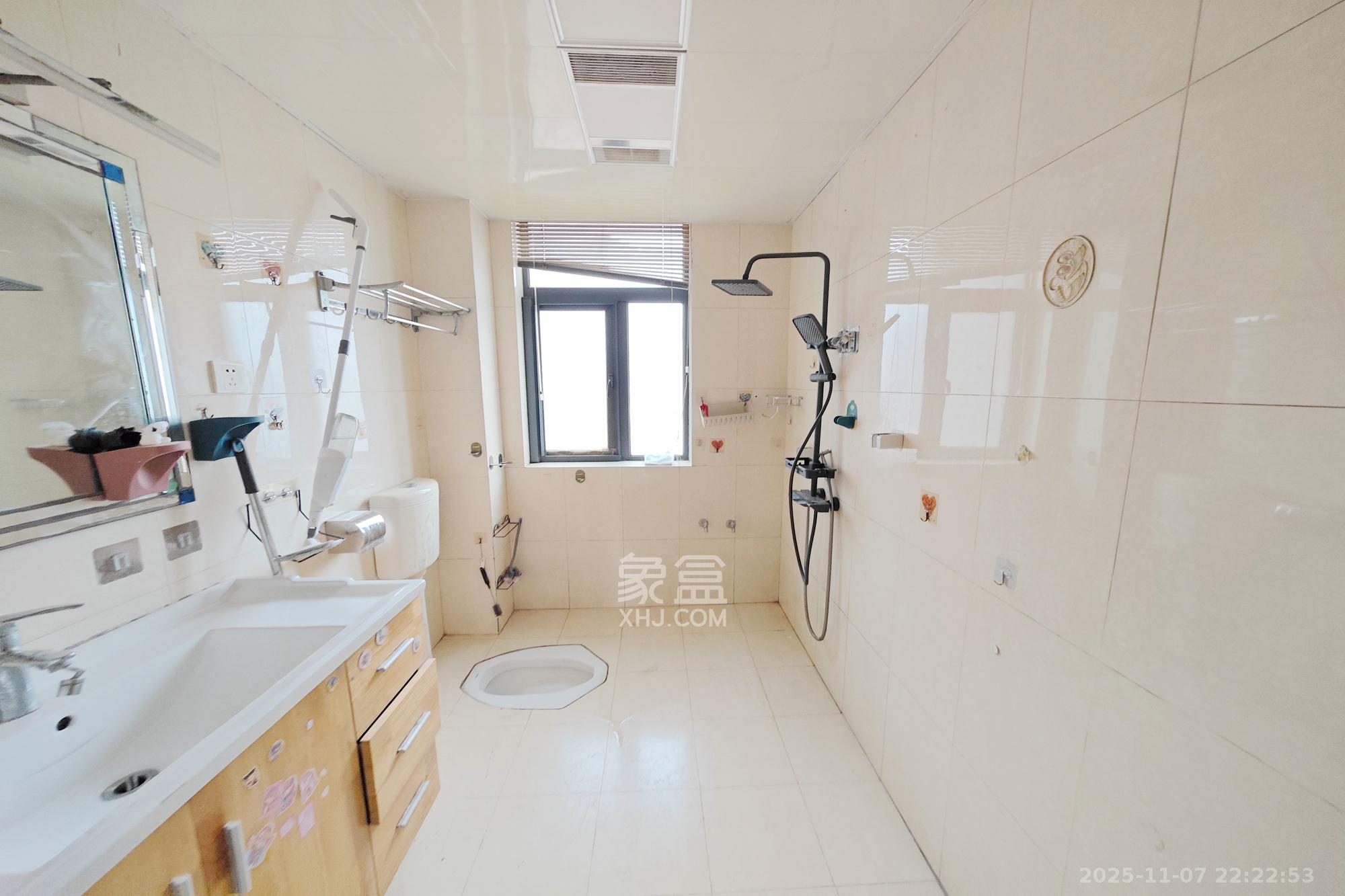 和卉家园  4室2厅2卫    4200.0元/月室内图