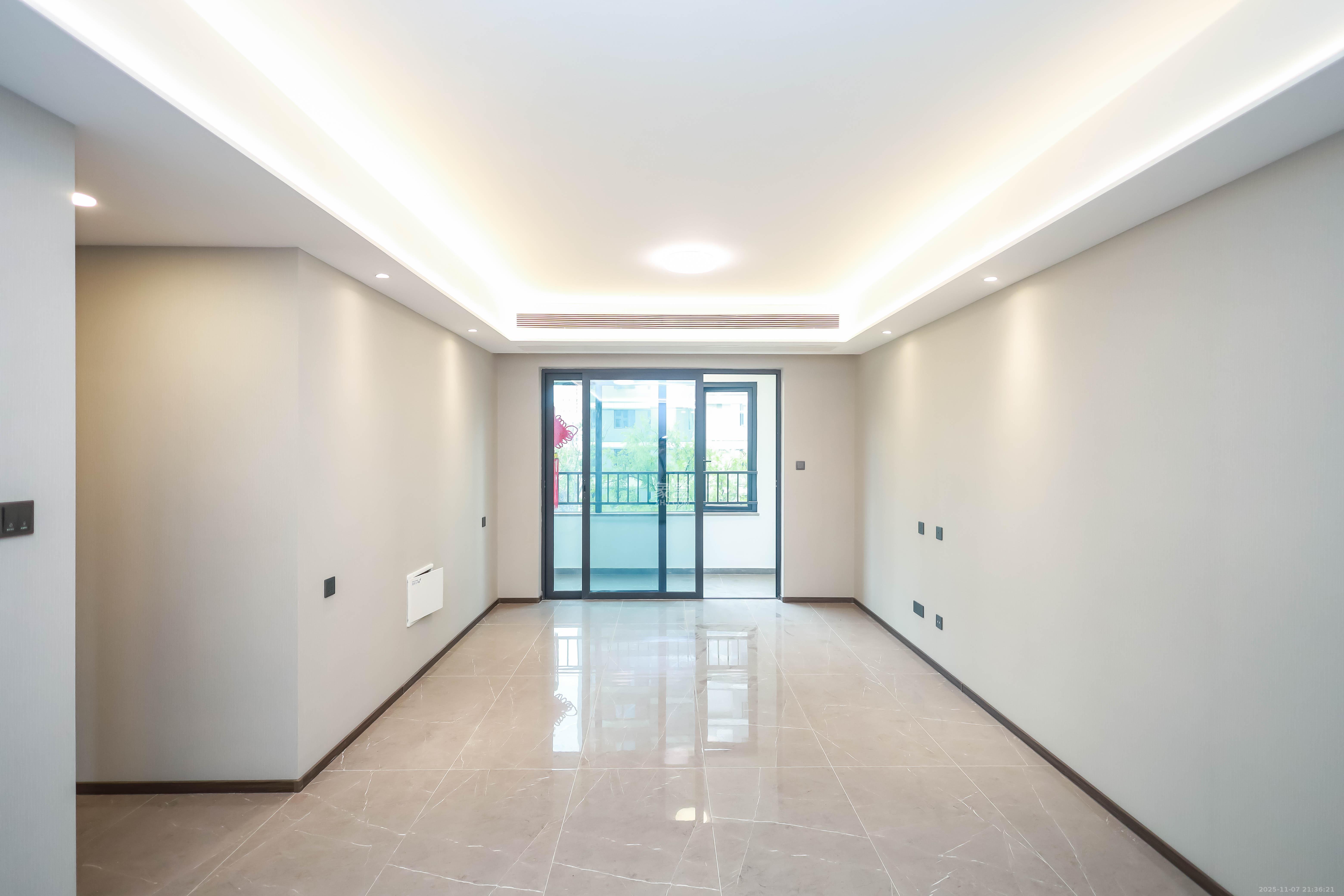 龙湖舜山府 3室2厅1卫 162.0万 龙湖舜山府 3室2厅1卫 162.0万客厅