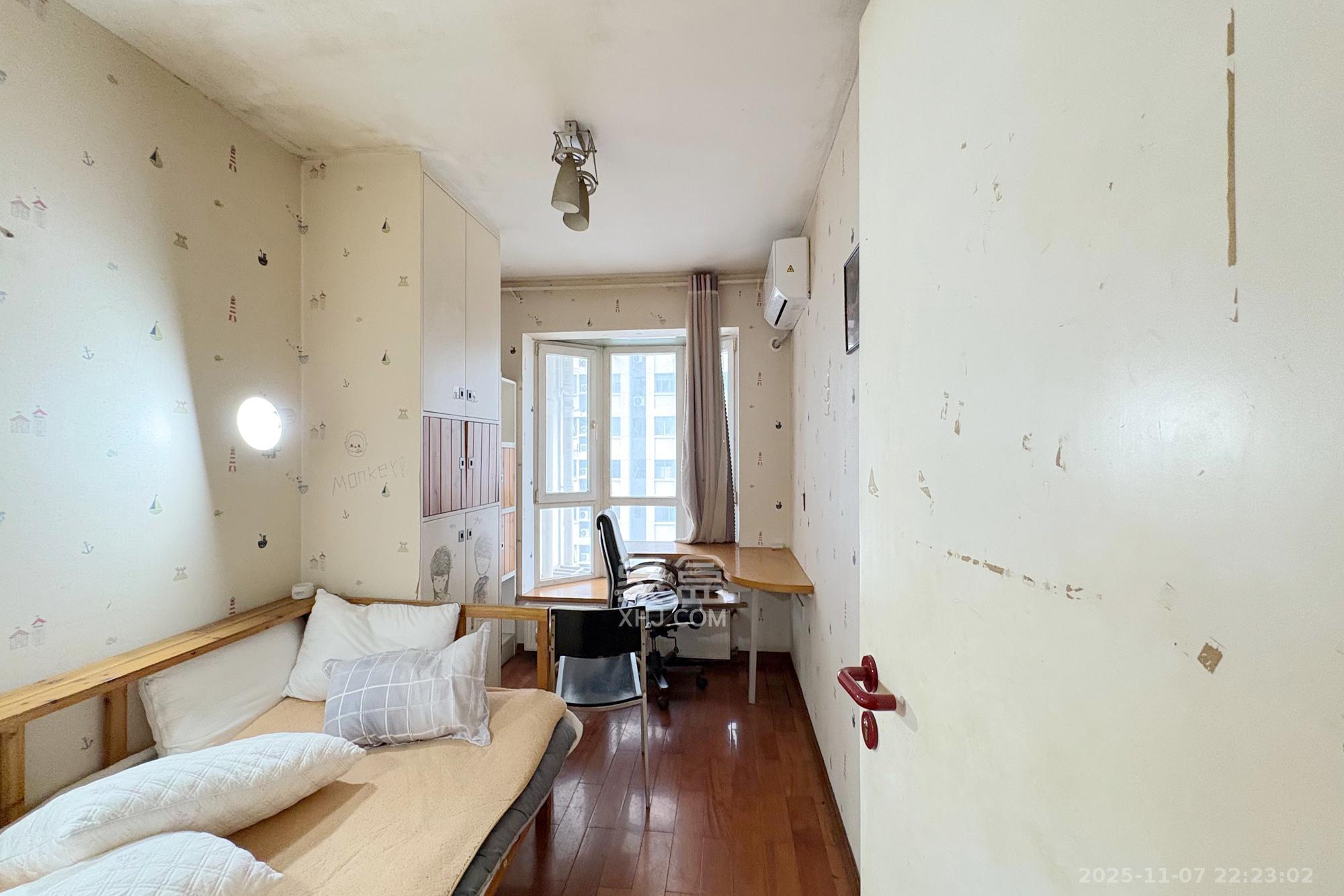 香格里嘉园  4室2厅2卫    150.0万卧室