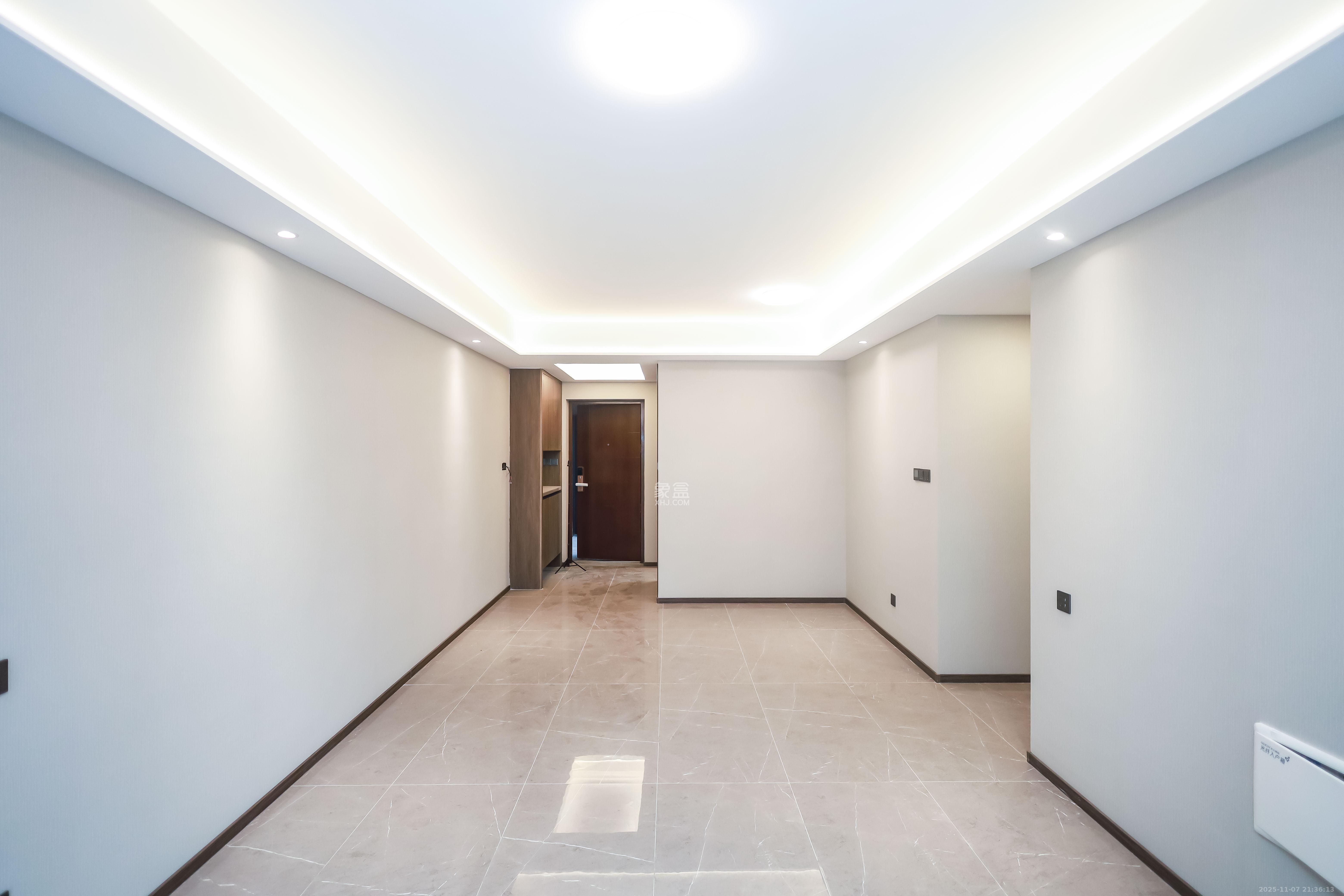 龙湖舜山府 3室2厅1卫 162.0万 龙湖舜山府 3室2厅1卫 162.0万客厅