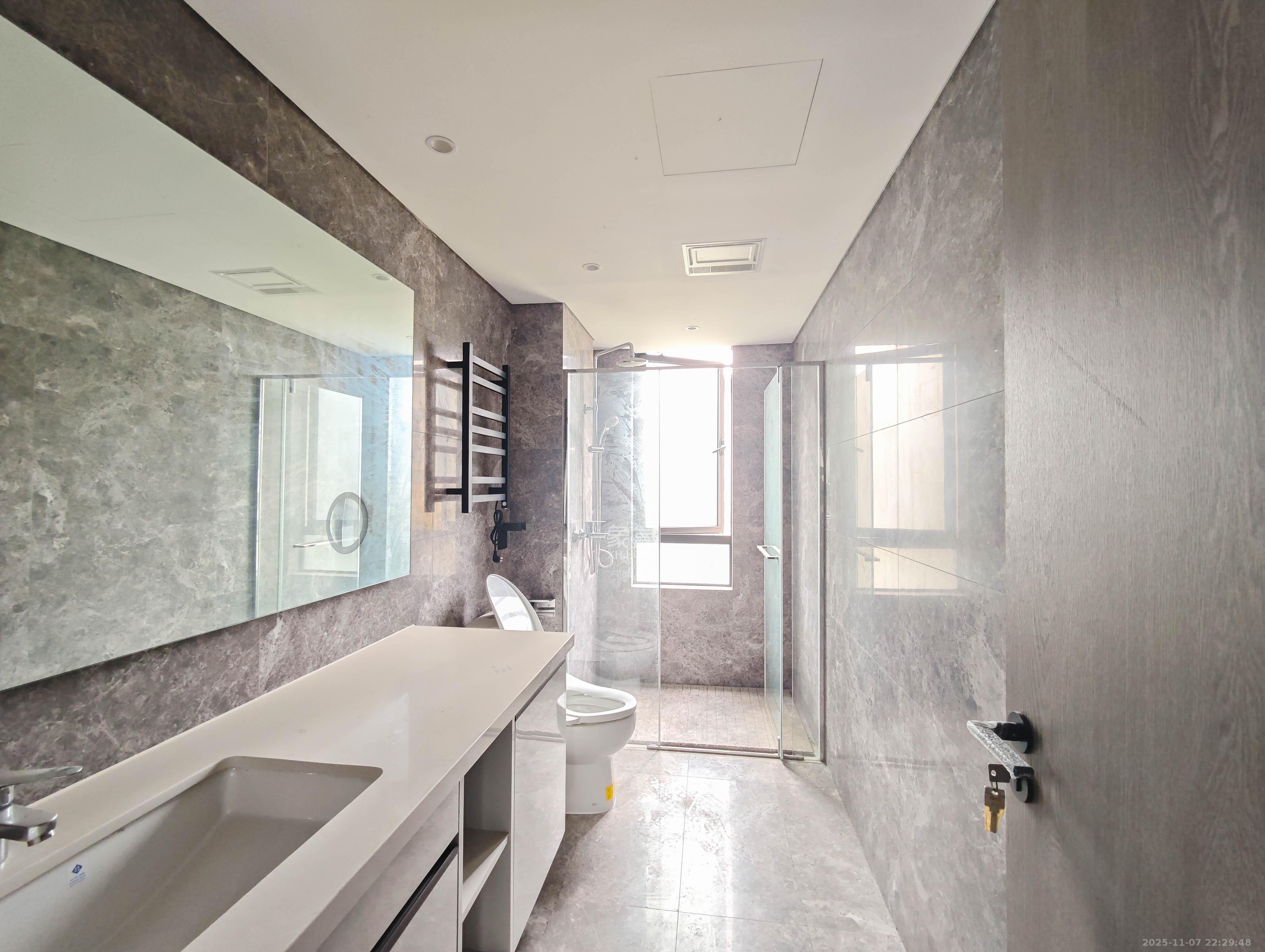 印湘山 4室2厅2卫 286.0万 印湘山 4室2厅2卫 286.0万卫生间