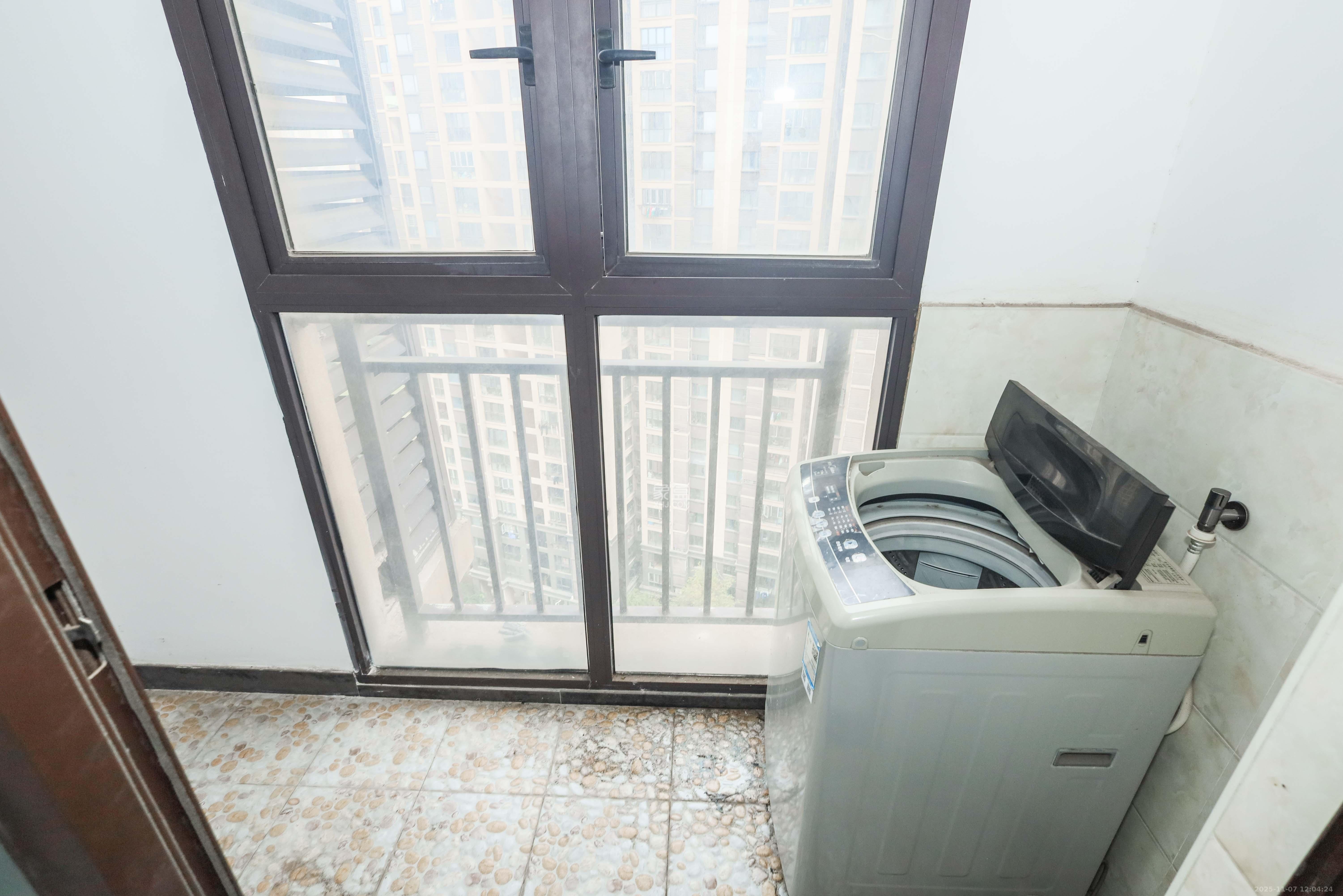 梅溪鑫苑名家 3室2厅2卫 95.0万 梅溪鑫苑名家 3室2厅2卫 95.0万阳台