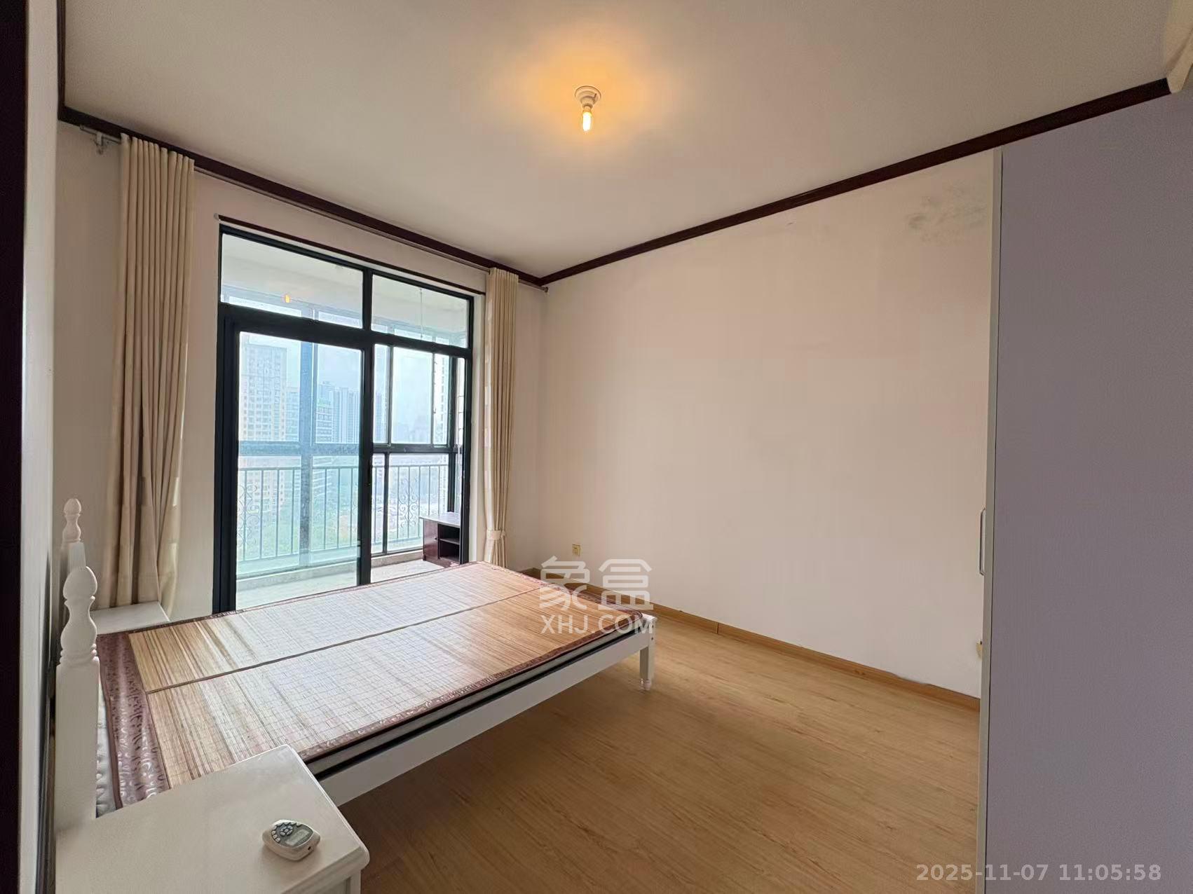 西点公园里  2室2厅1卫    2200.0元/月室内图