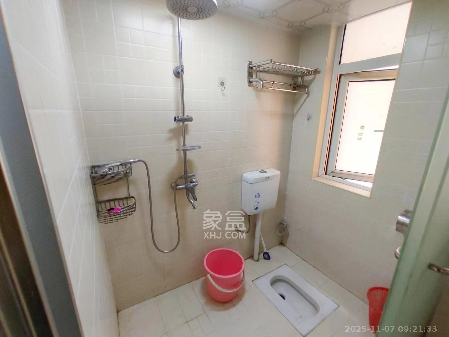 米兰春天  3室1厅1卫    1700.0元/月室内图