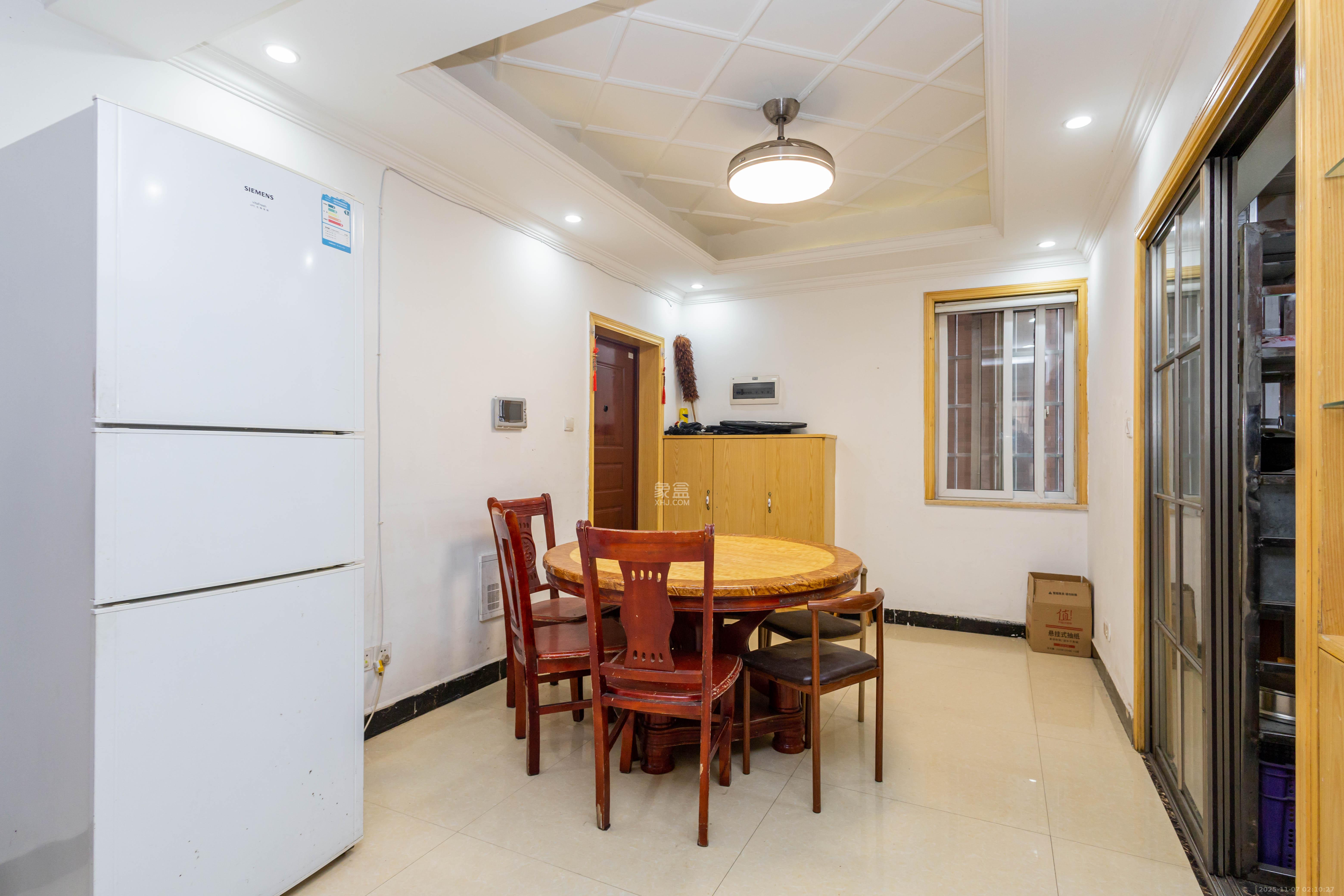 紫云阁 4室2厅2卫 71.8万 紫云阁 4室2厅2卫 71.8万客厅