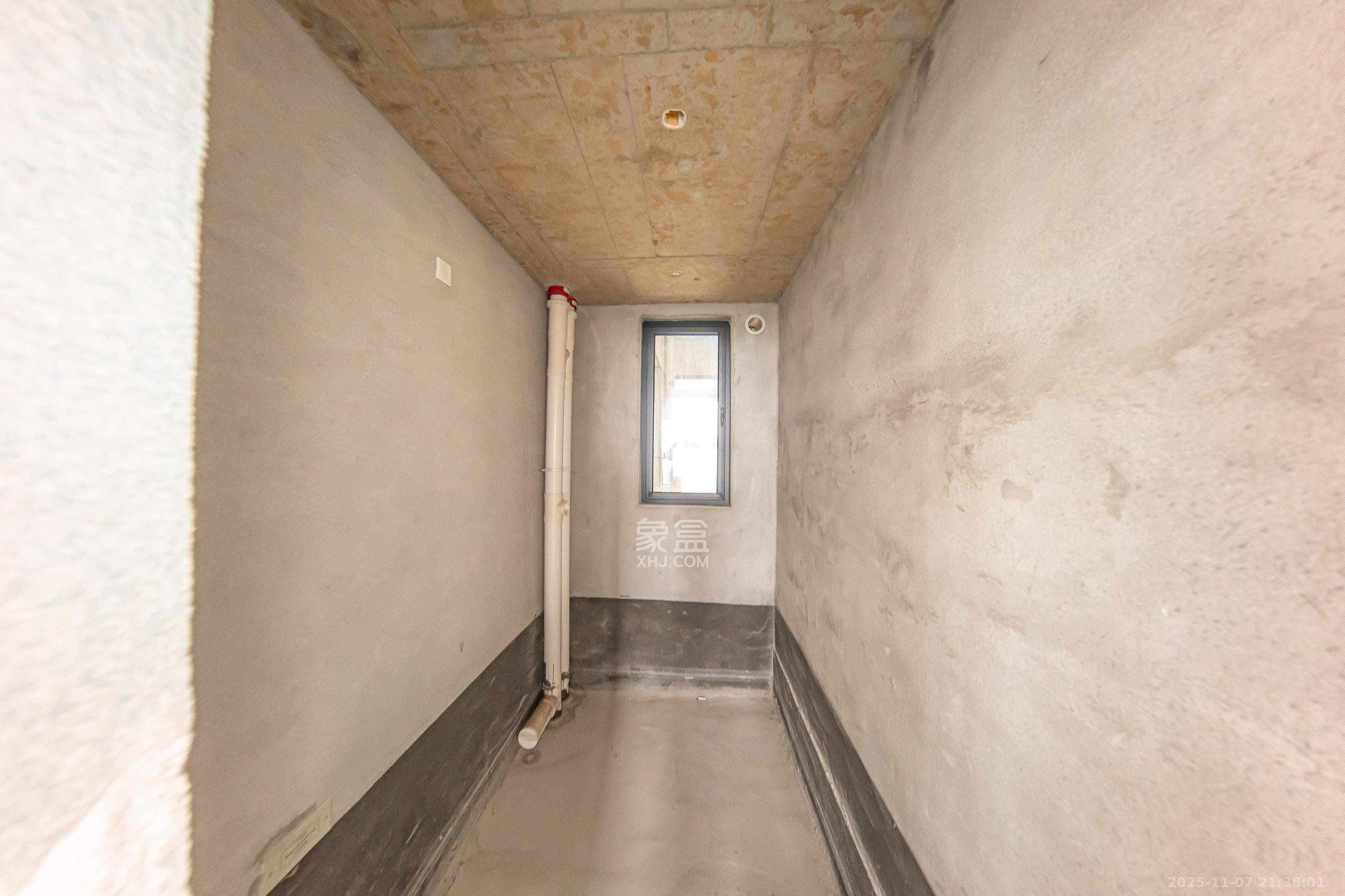 建投象山国际  5室2厅2卫    240.0万卫生间