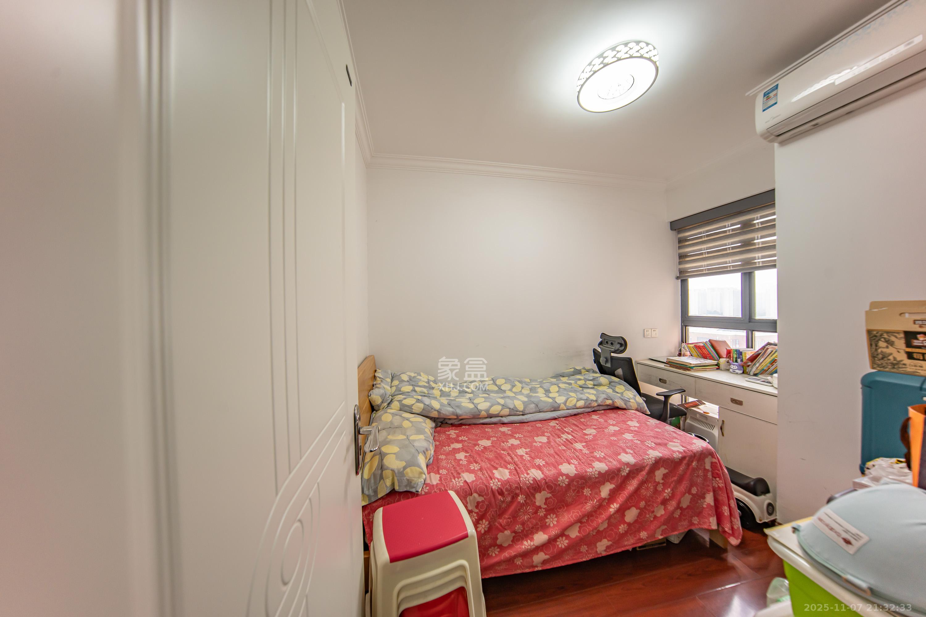 湘熙水郡(观澜海赋家园) 3室2厅1卫 98.0万 湘熙水郡(观澜海赋家园) 3室2厅1卫 98.0万卧室