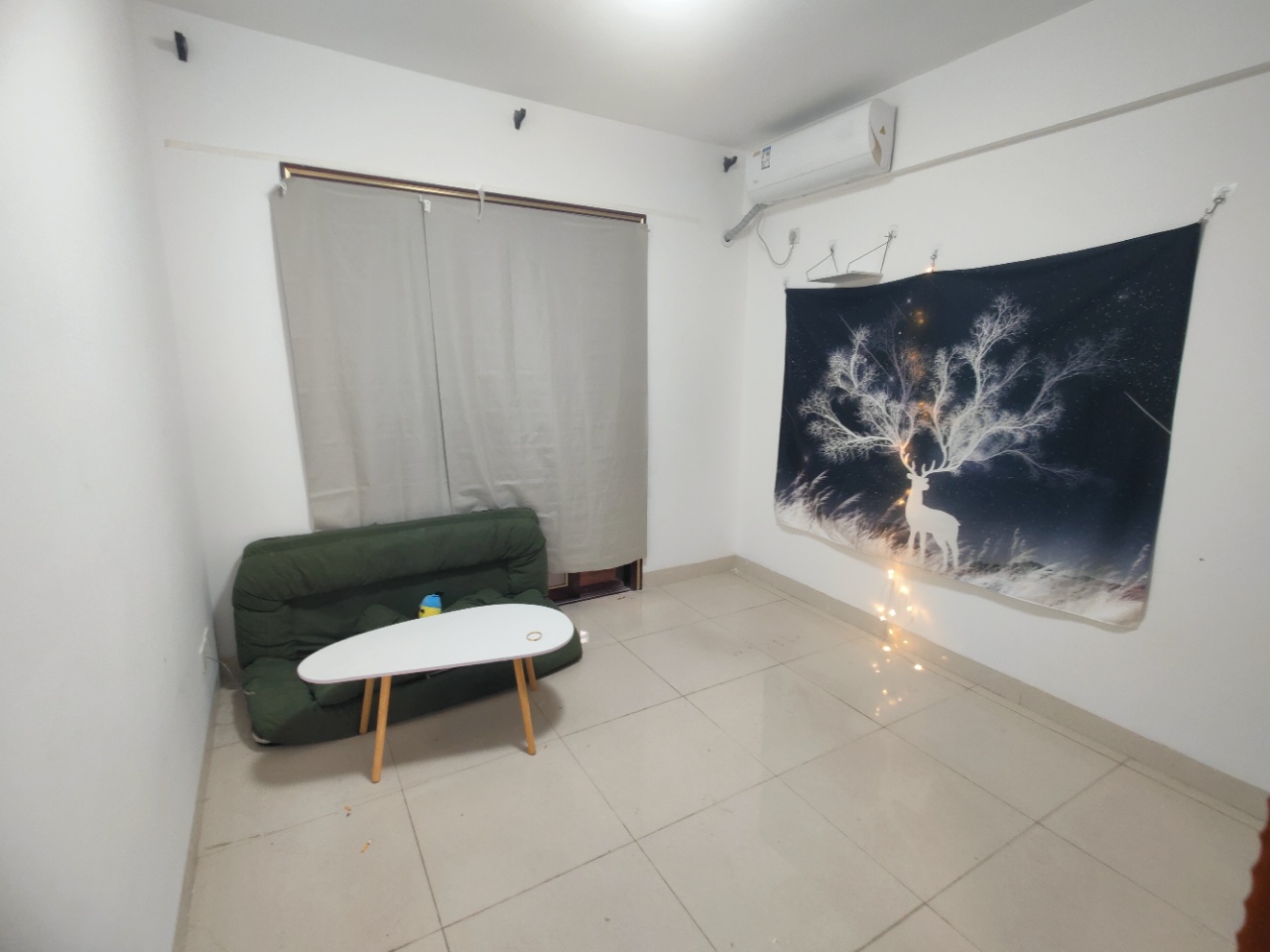 学苑公寓  4室2厅2卫    3200.0元/月室内图