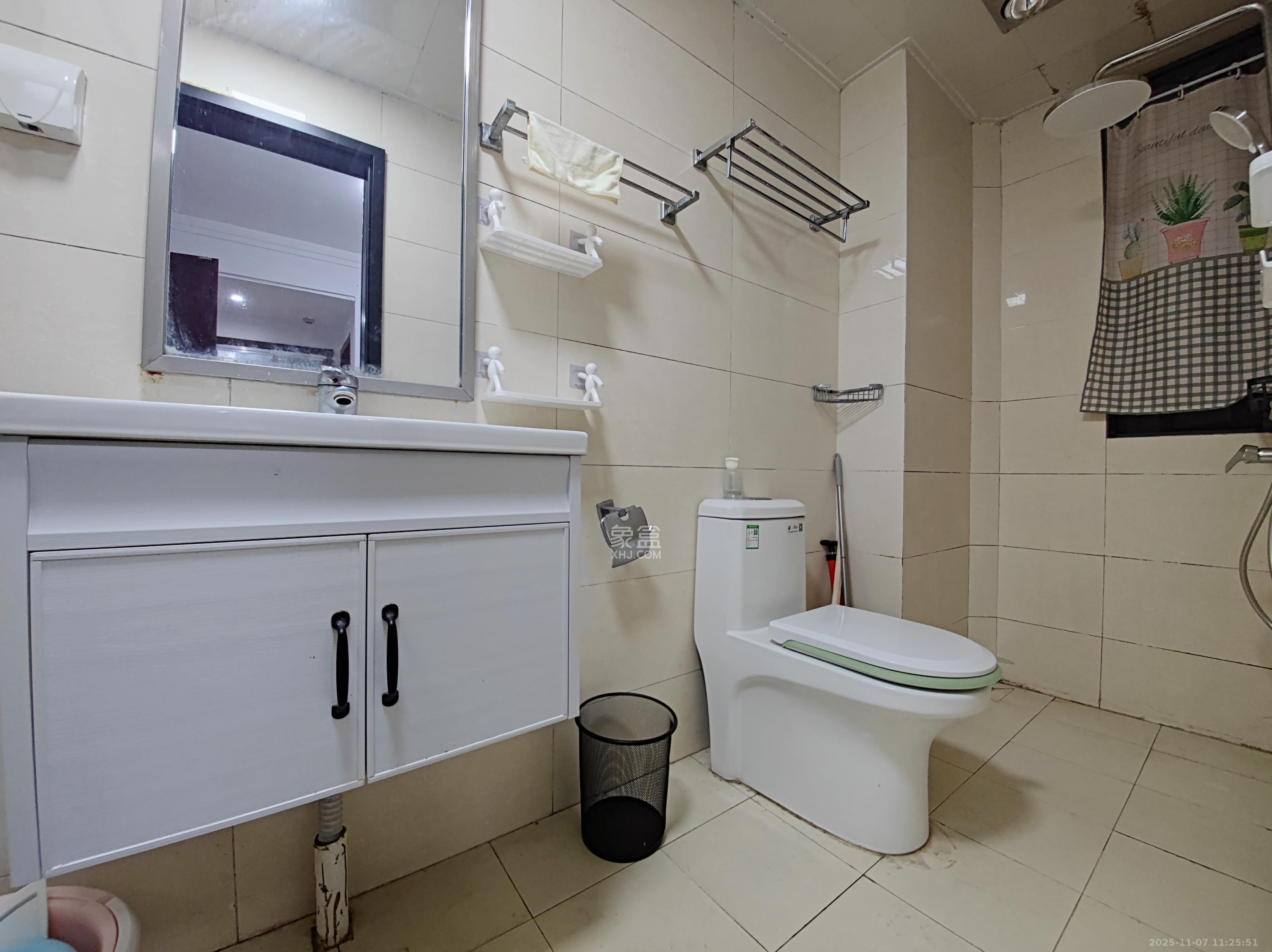 藏珑湖上国际花园  1室1厅1卫    2100.0元/月室内图