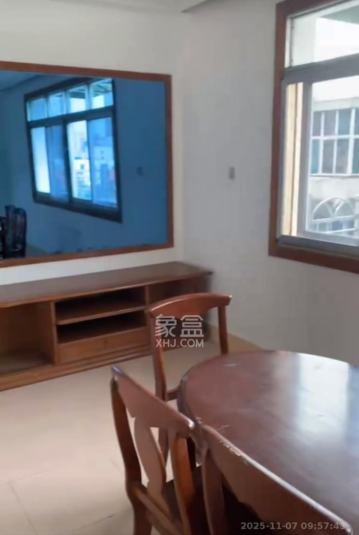 火车站邮政局宿舍  3室2厅1卫    1600.0元/月室内图