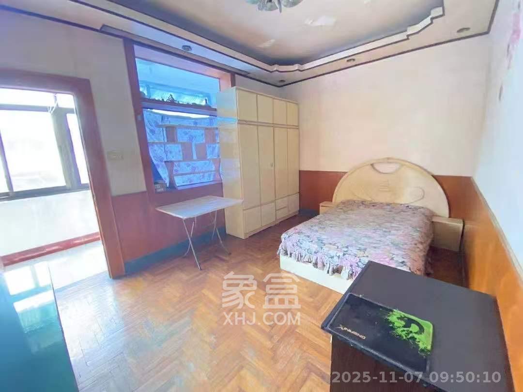 青山祠社区  2室1厅1卫    1300.0元/月室内图