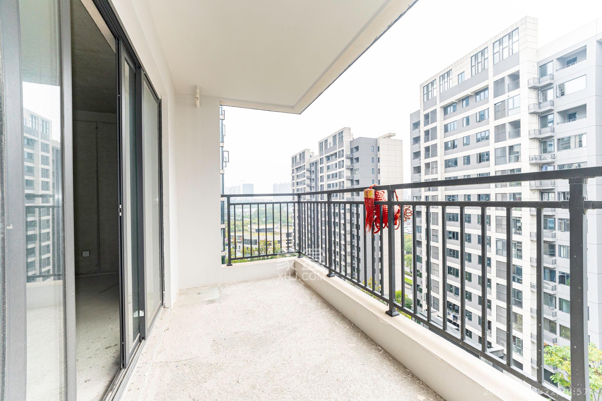 和顺府 5室2厅3卫 138.0万 和顺府 5室2厅3卫 138.0万阳台