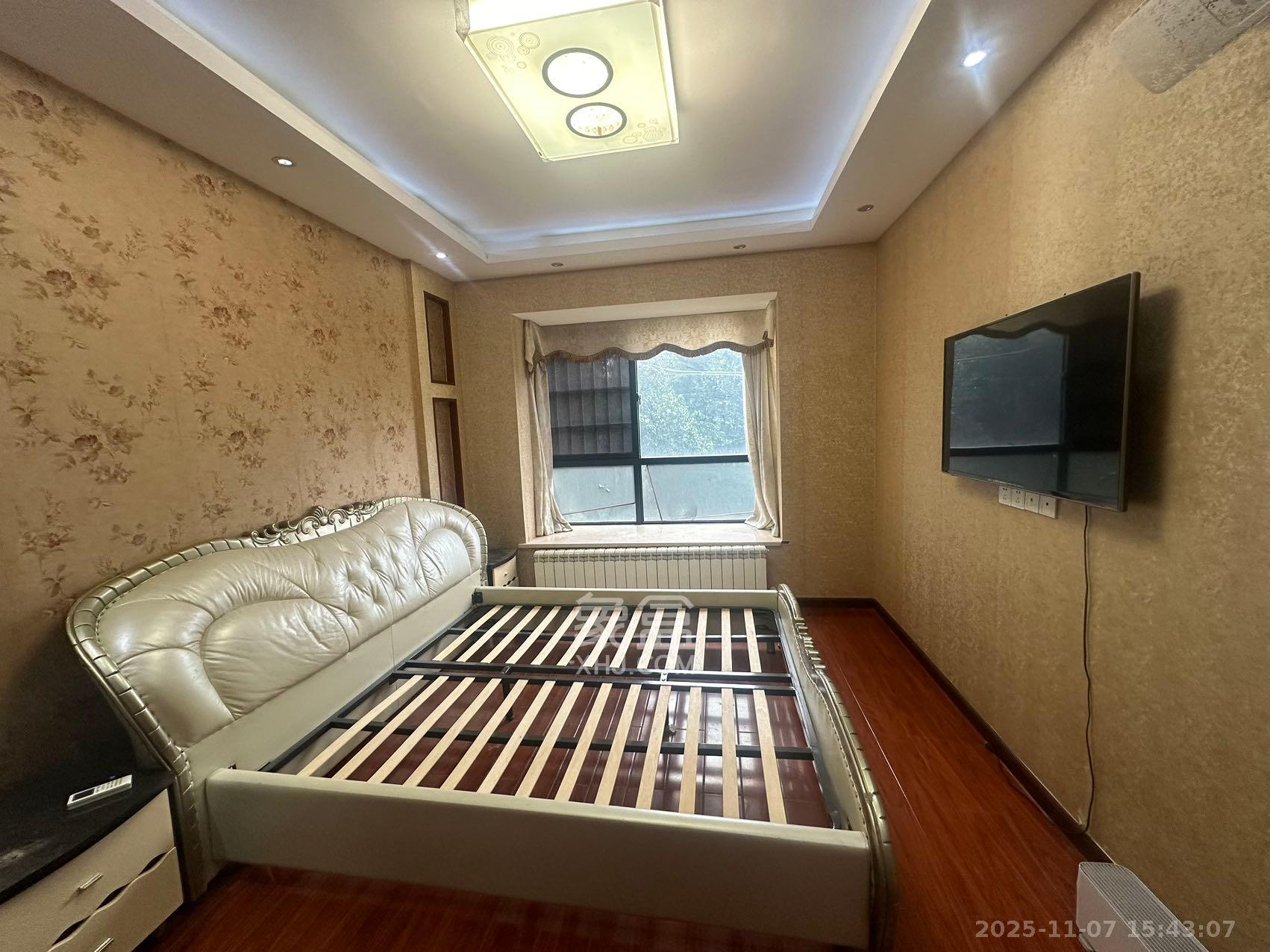 湘江世纪城临江苑  4室2厅2卫    3700.0元/月室内图