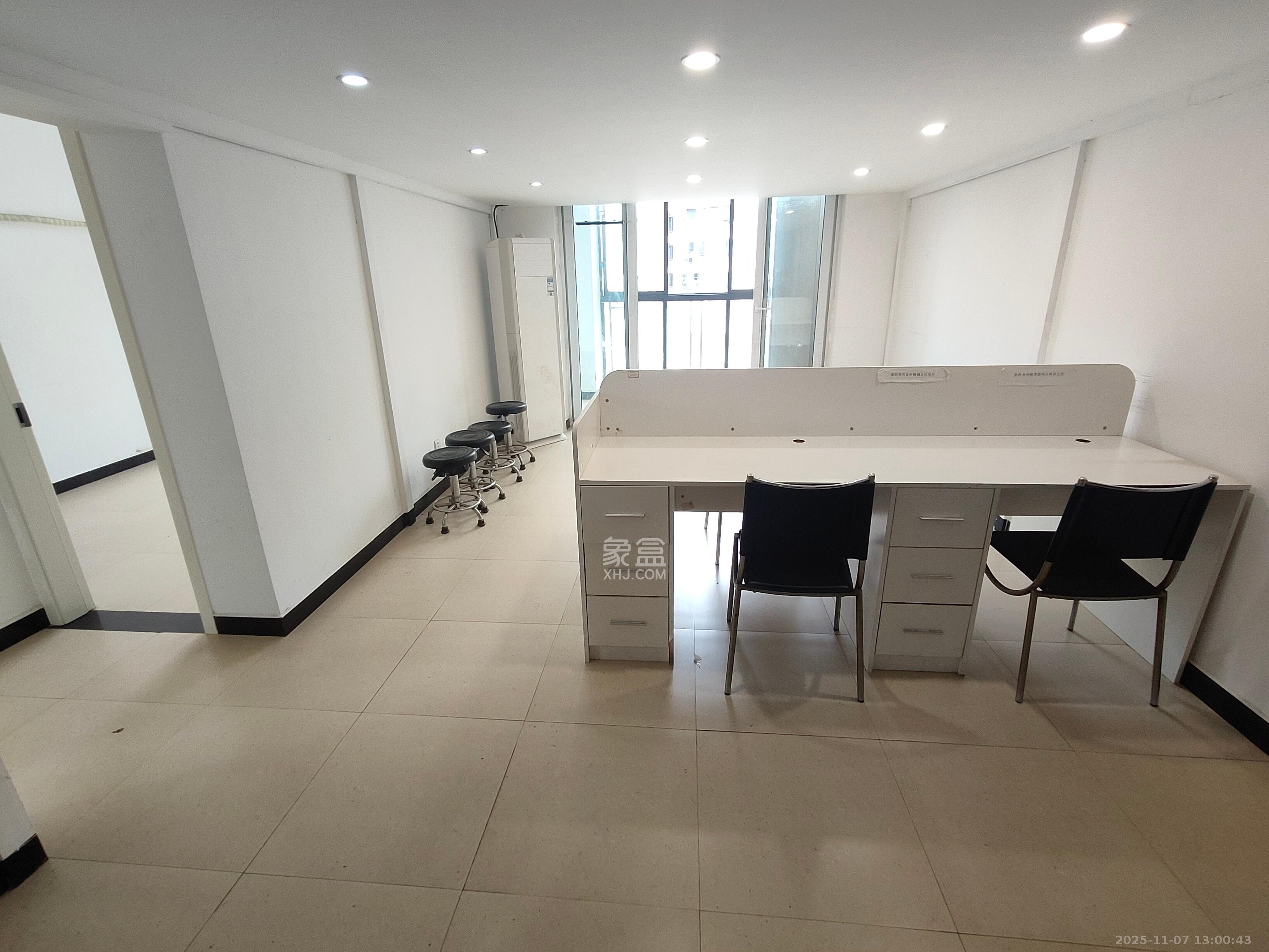 金科时代中心 3室1厅1卫 2500.0元/月 金科时代中心 3室1厅1卫 2500.0元/月室内图