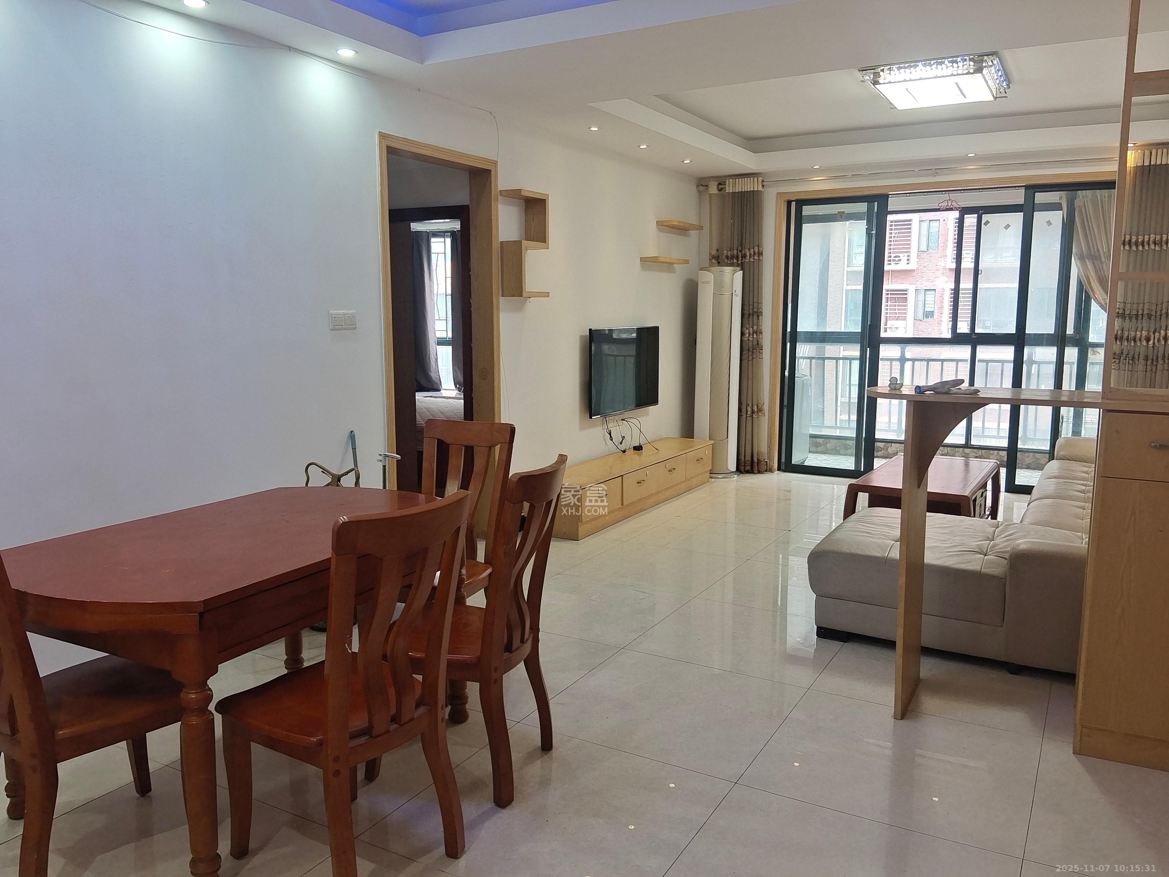 麓谷公馆（涉外国际公馆）  2室2厅1卫    2100.0元/月