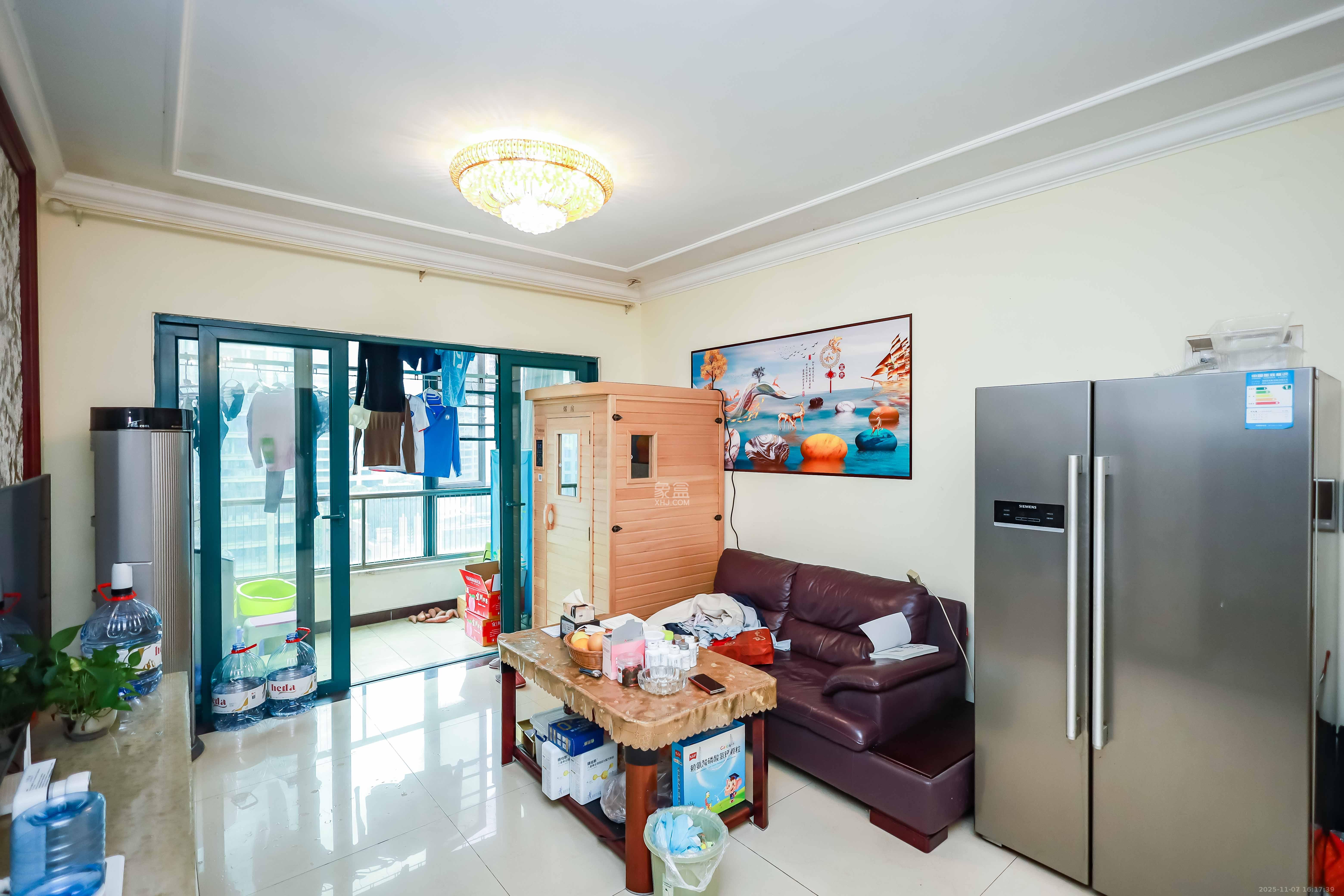 恒大华府  3室2厅1卫    130.0万客厅