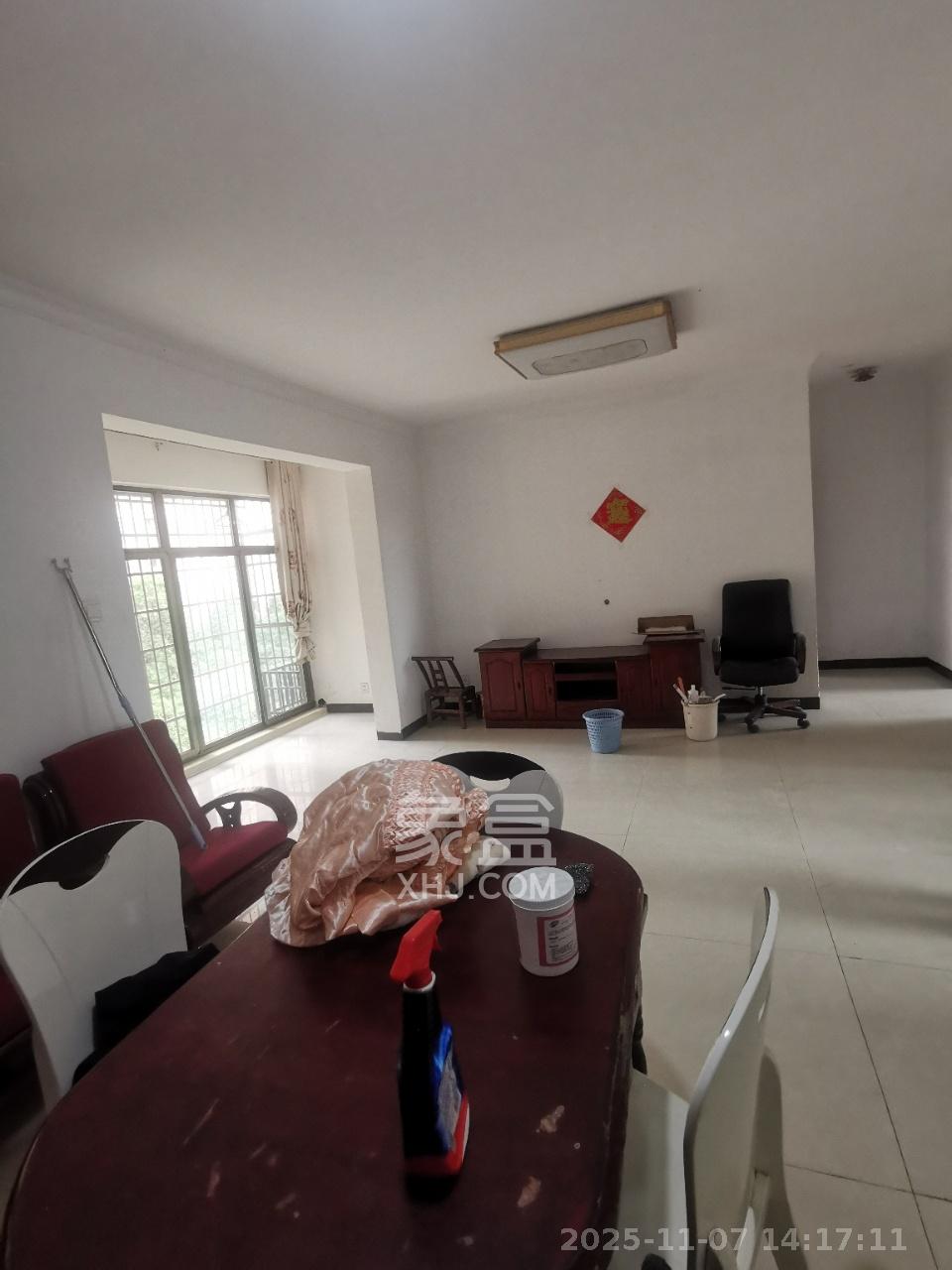 佳辉丽景鑫城  3室2厅2卫    2000.0元/月室内图