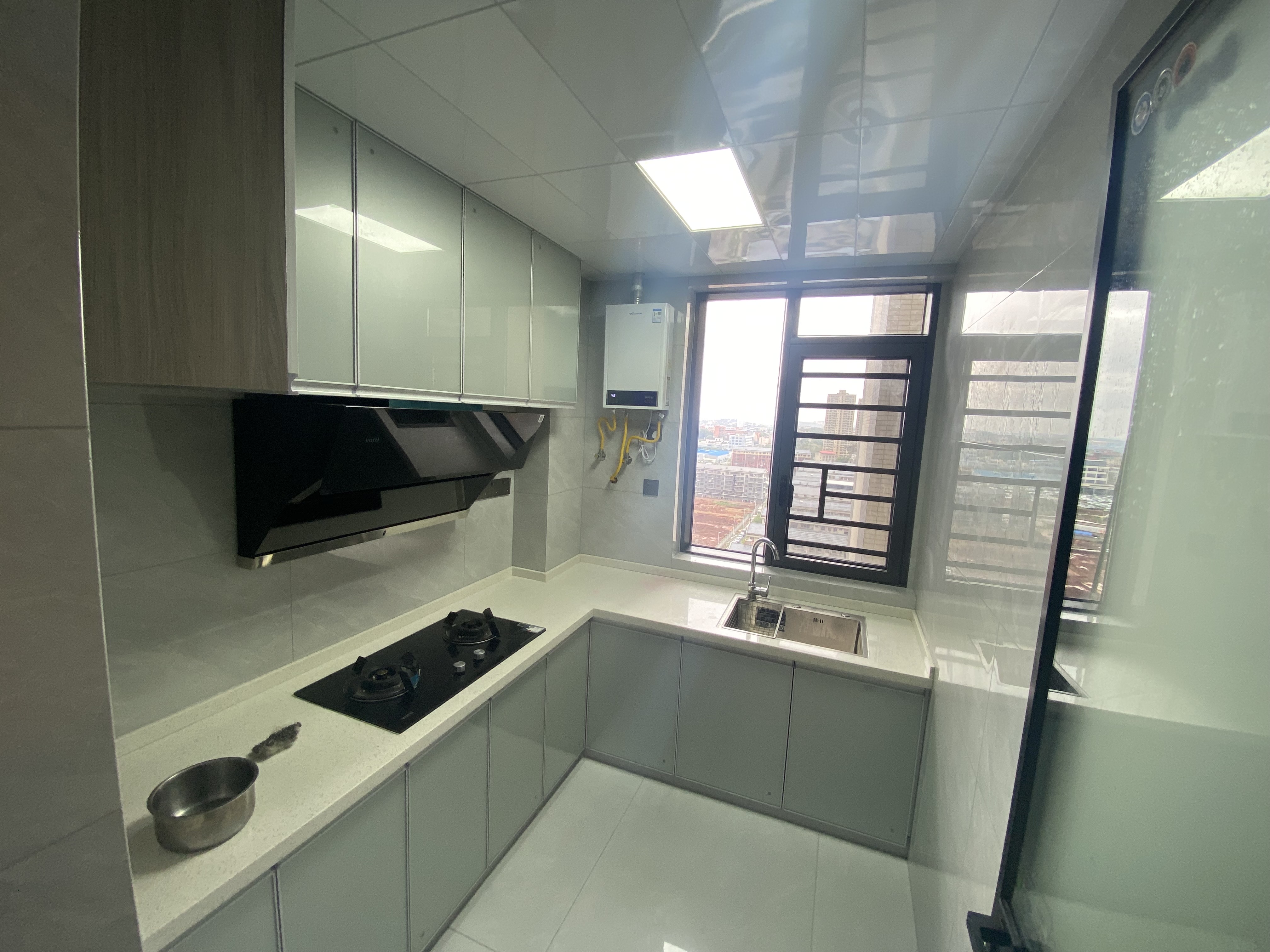 互助小区电梯房 3室1厅2卫 2000.0元/月 互助小区电梯房 3室1厅2卫 2000.0元/月室内图