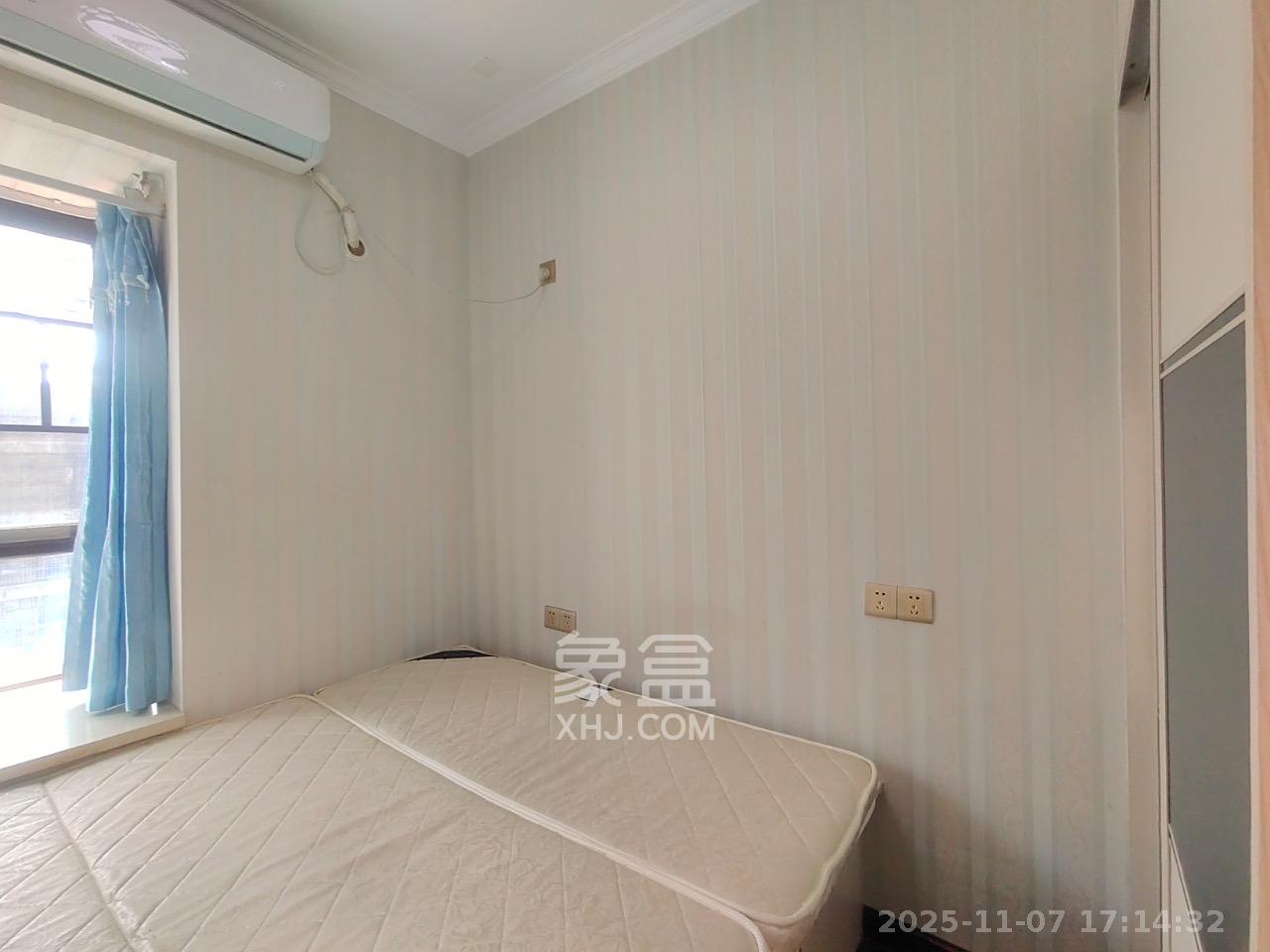 麓山枫情  2室1厅1卫    2000.0元/月室内图