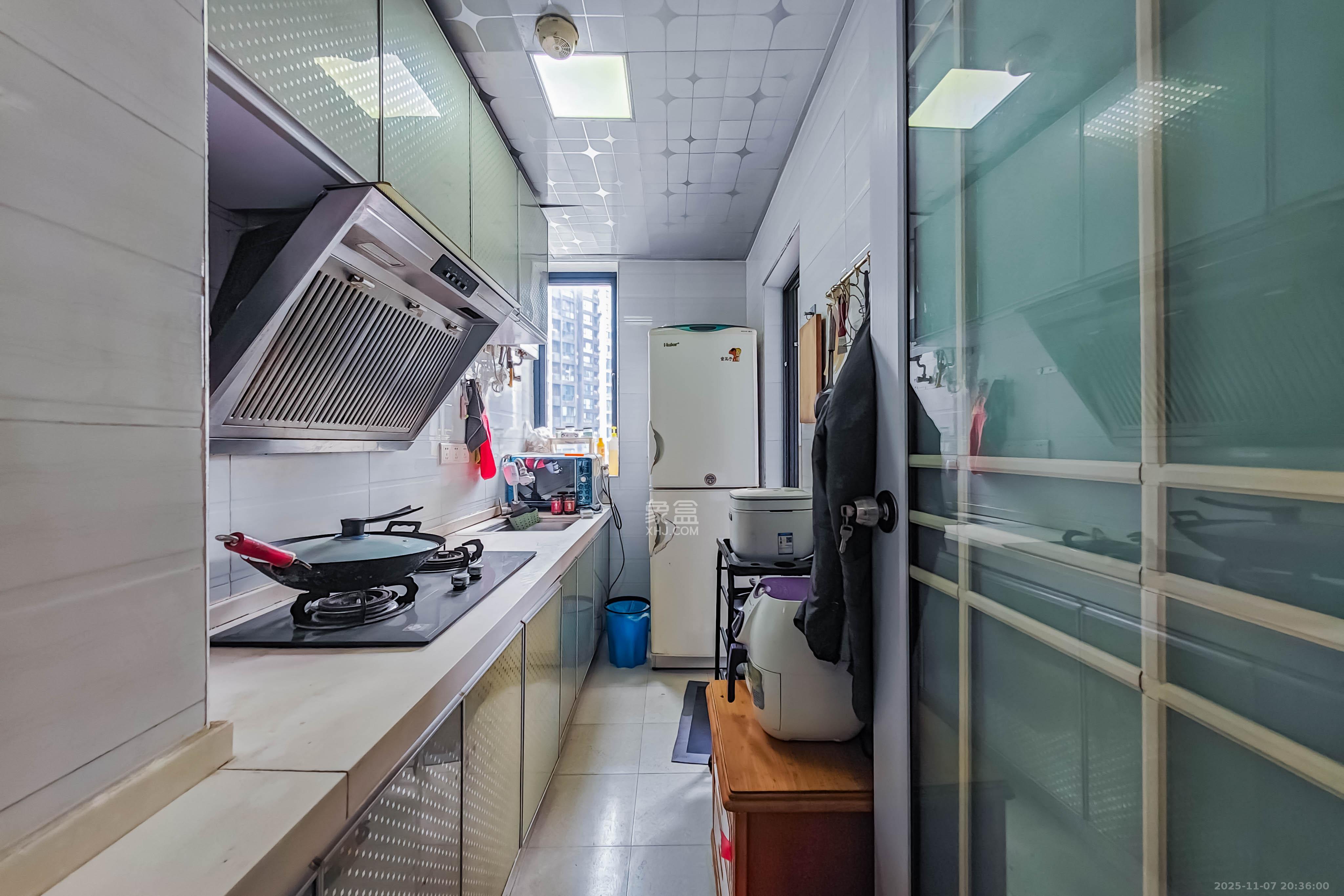 融科东南海 2室2厅2卫 70.0万 融科东南海 2室2厅2卫 70.0万厨房