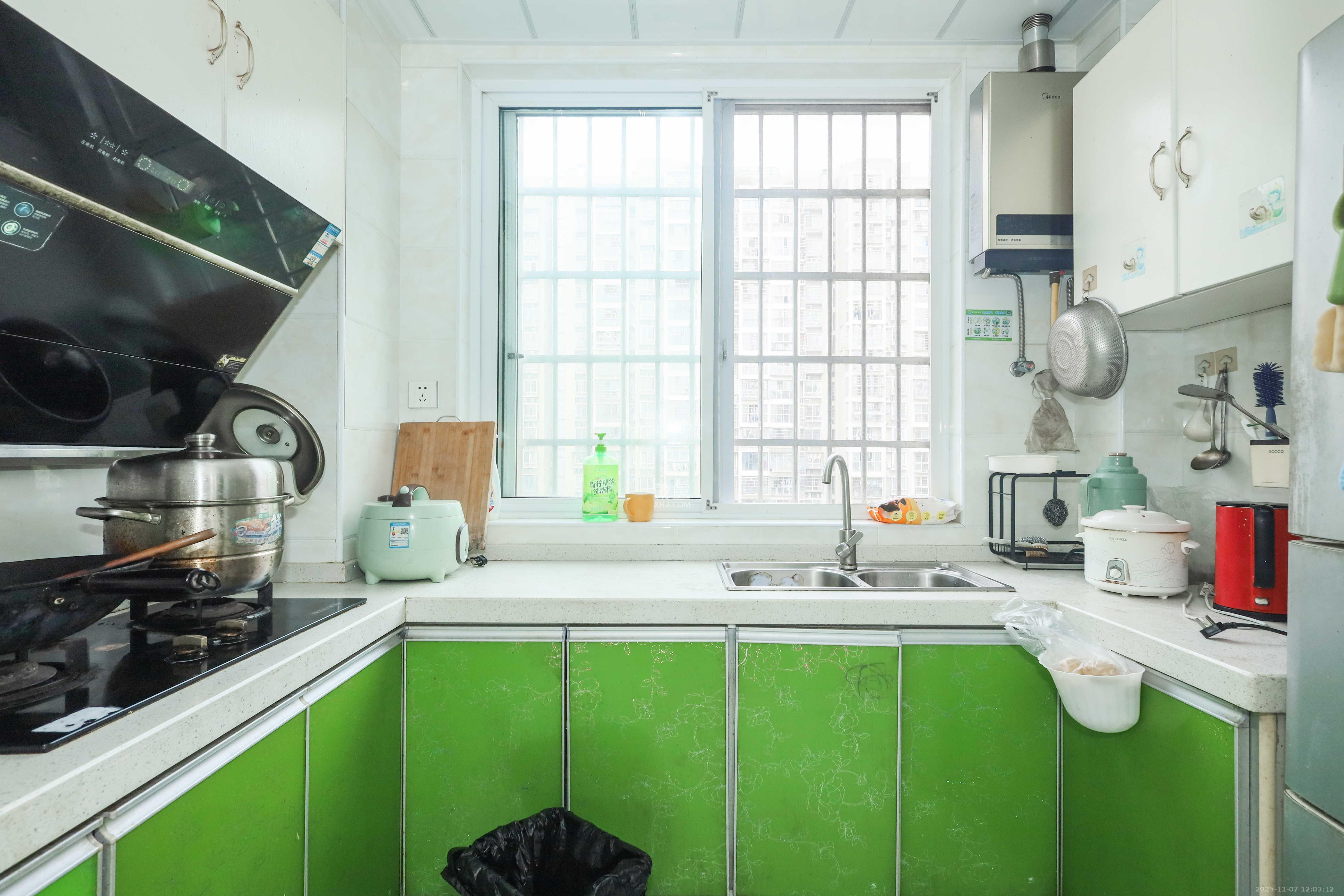 可可小城（麓谷可可小城)  3室2厅1卫    75.0万厨房