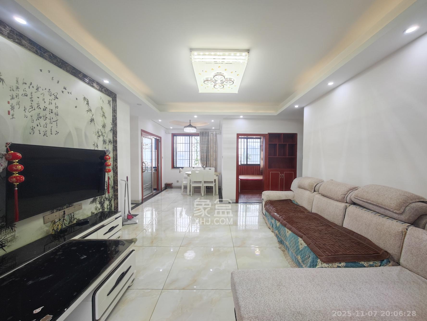 华银天际 1室2厅1卫 88.0万 华银天际 1室2厅1卫 88.0万客厅