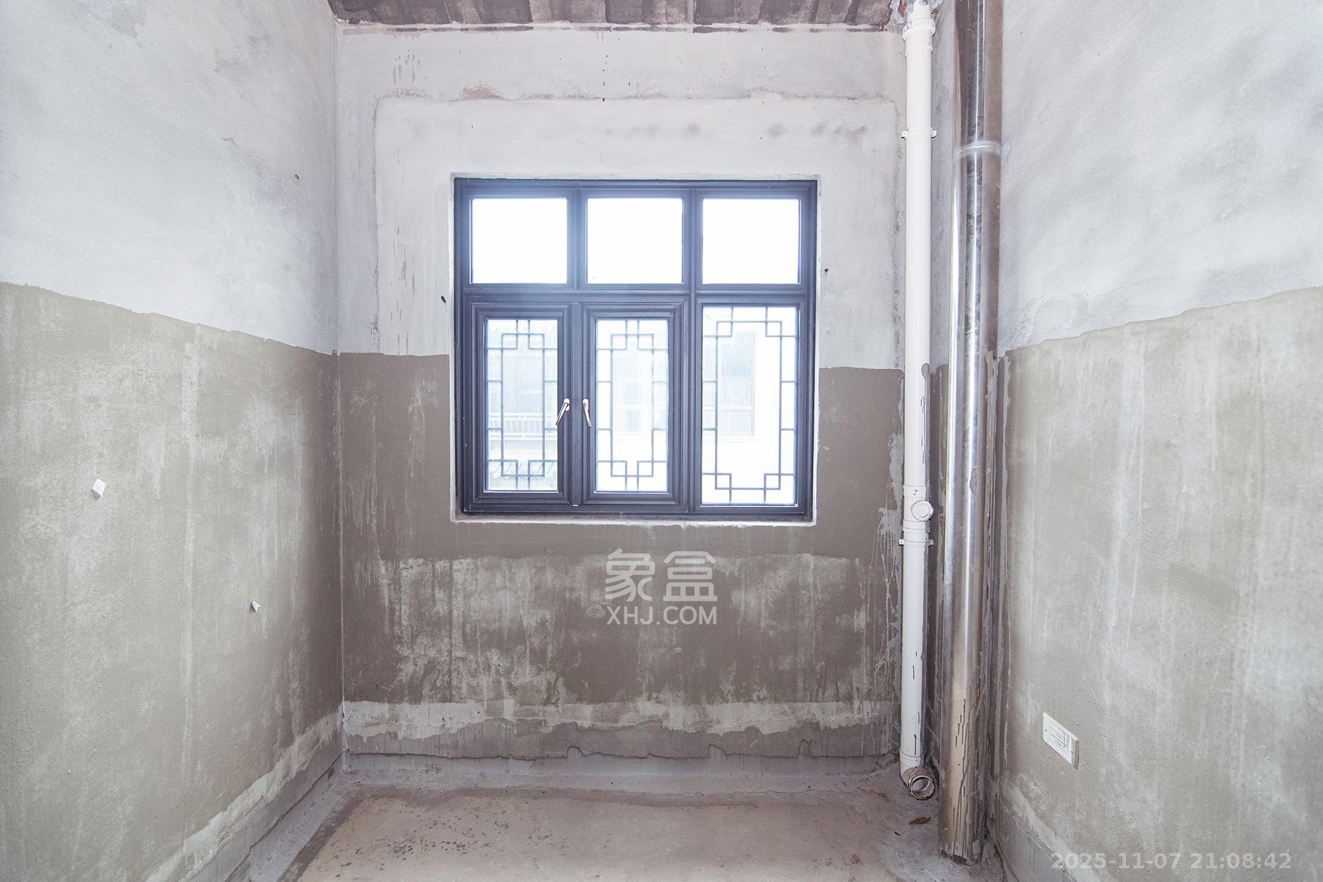 绿城高尔夫小镇  6室2厅4卫    390.0万卫生间