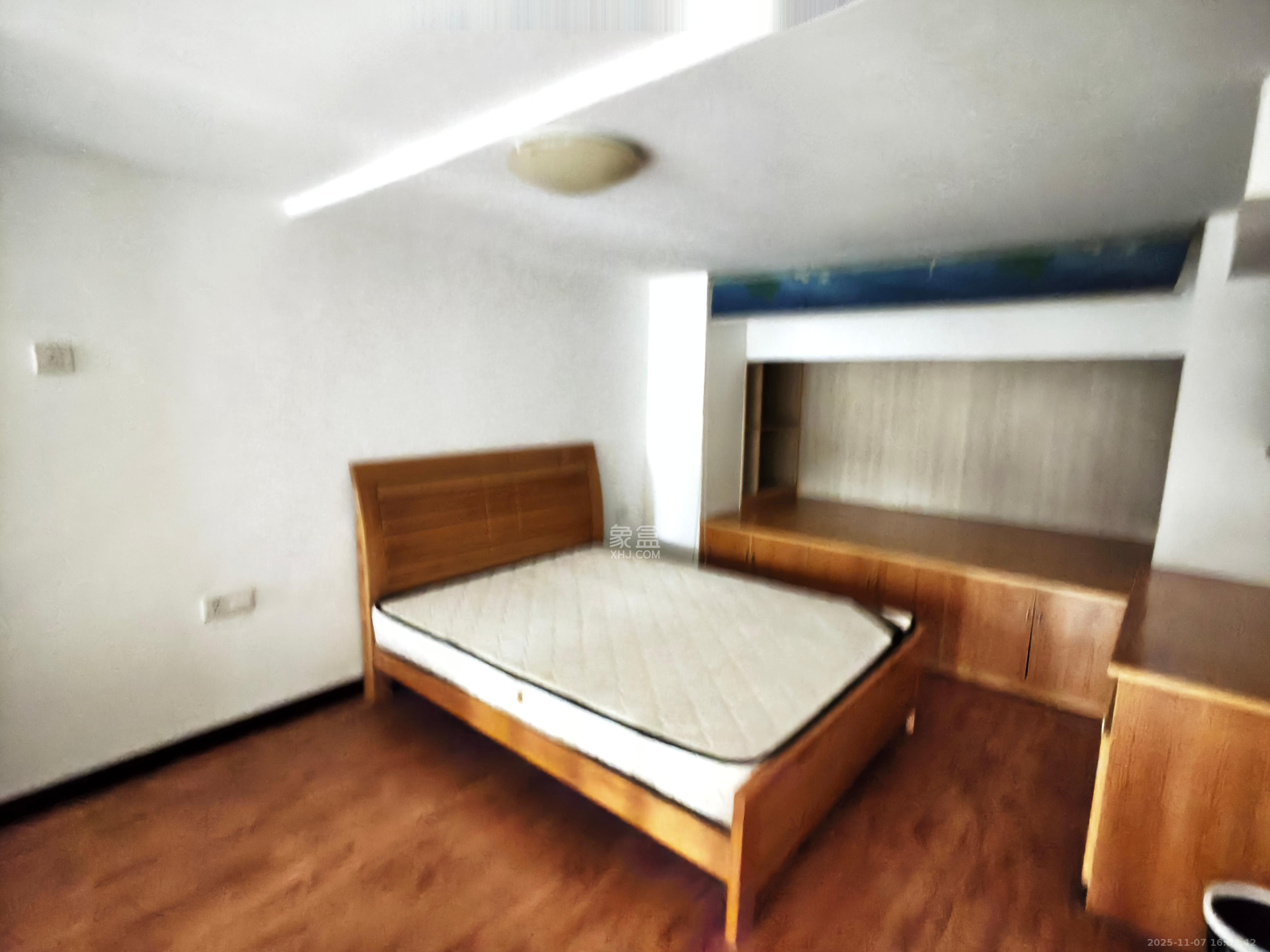 他城（天鸿时代公寓）  1室1厅1卫    1100.0元/月室内图