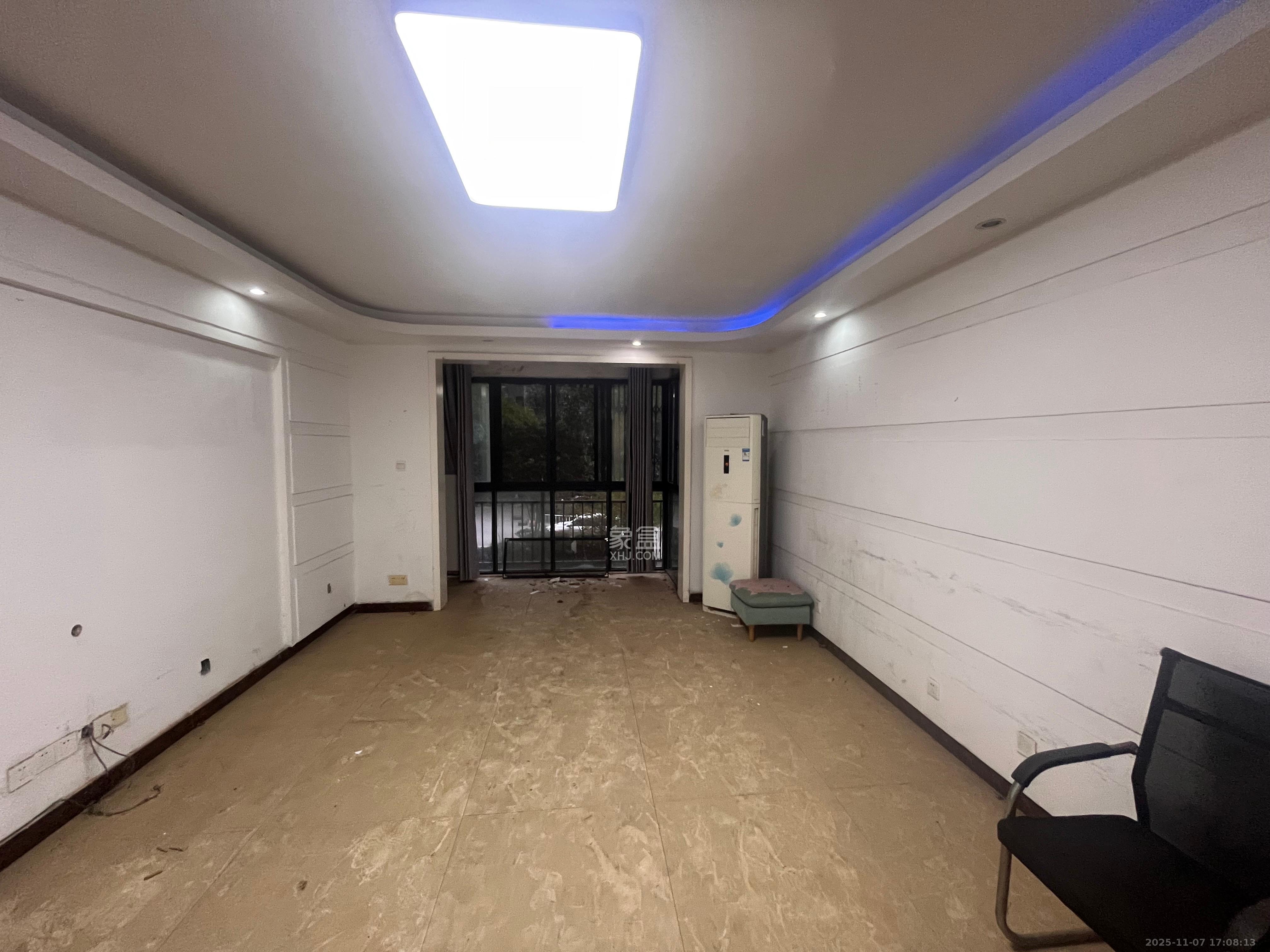 万国城（当代满庭春MOMA）一期  3室2厅2卫    2600.0元/月室内图