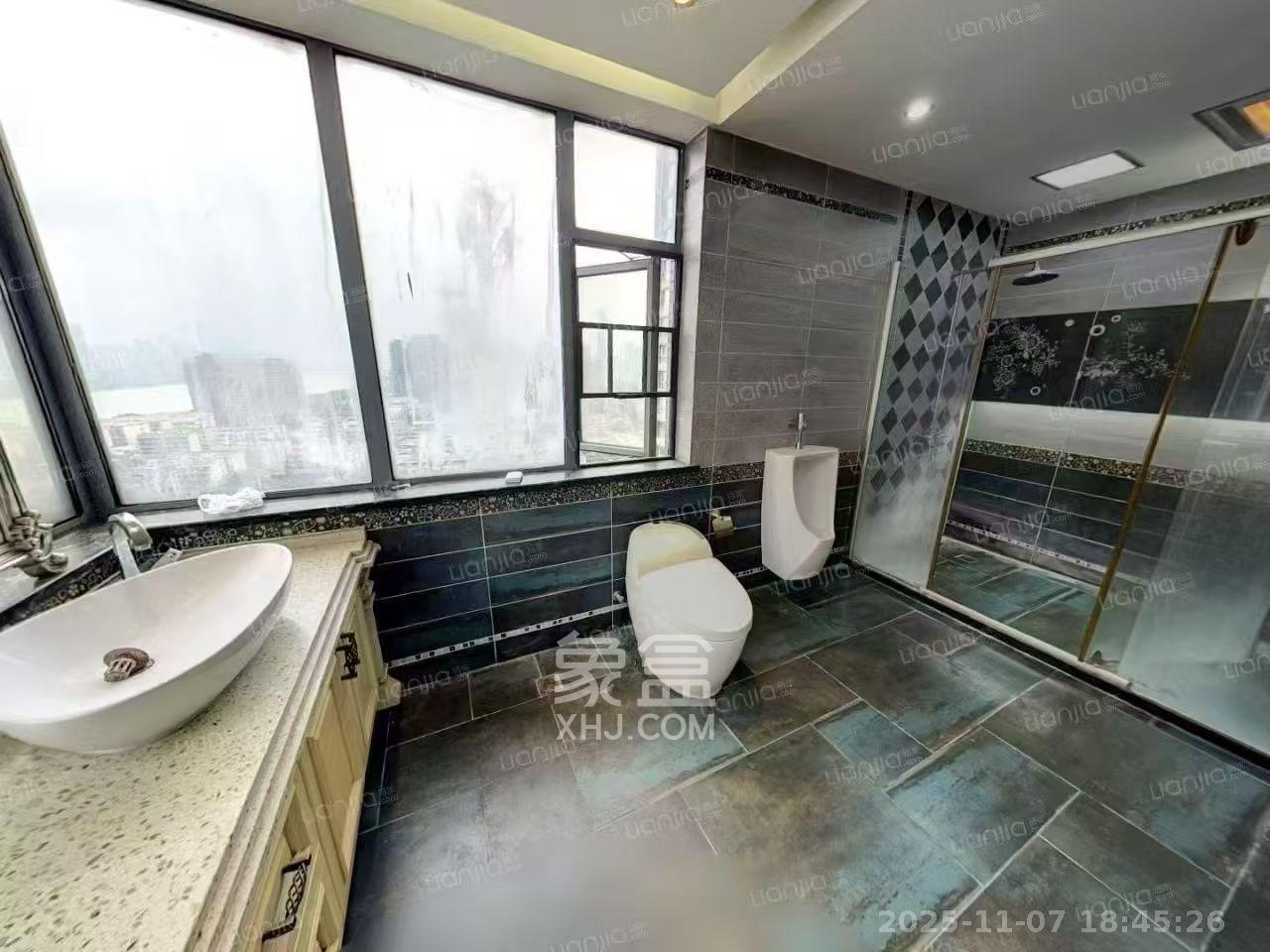 上城金都  3室2厅2卫    5500.0元/月室内图