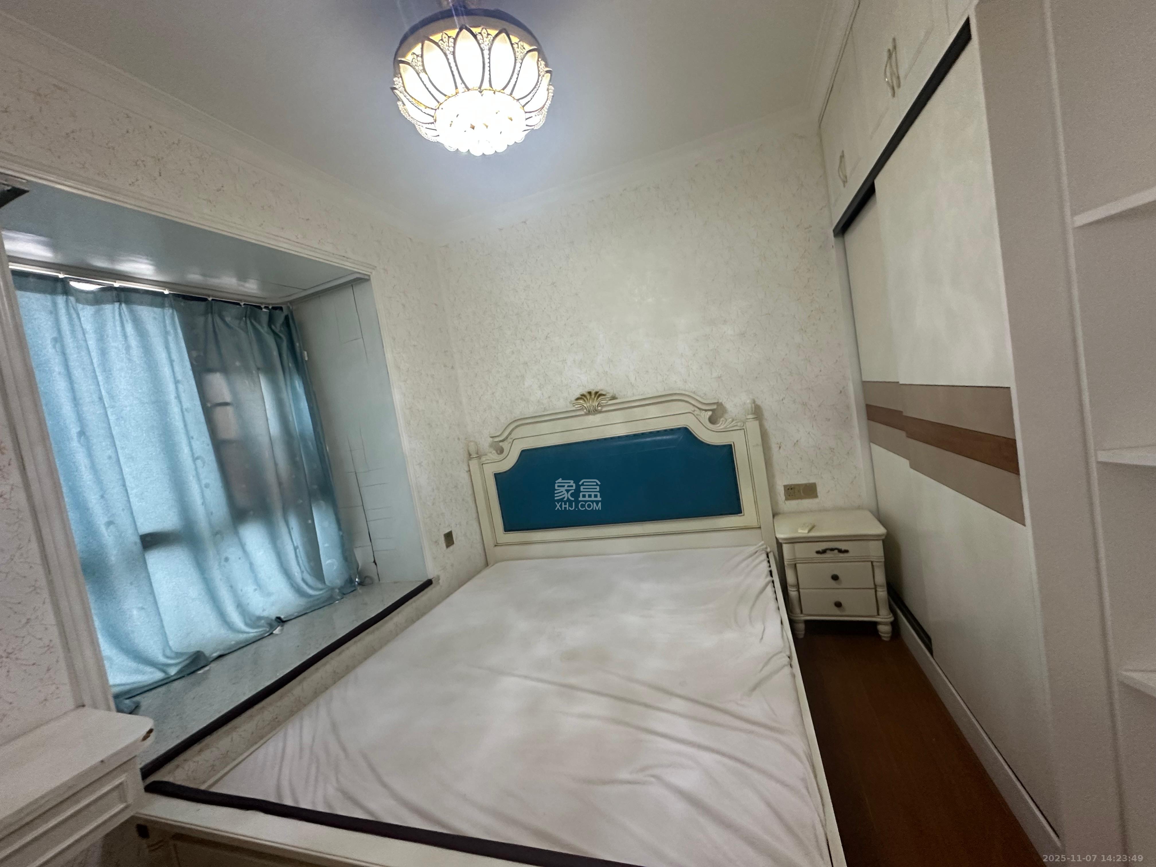 剑桥名门  2室1厅1卫    2200.0元/月室内图