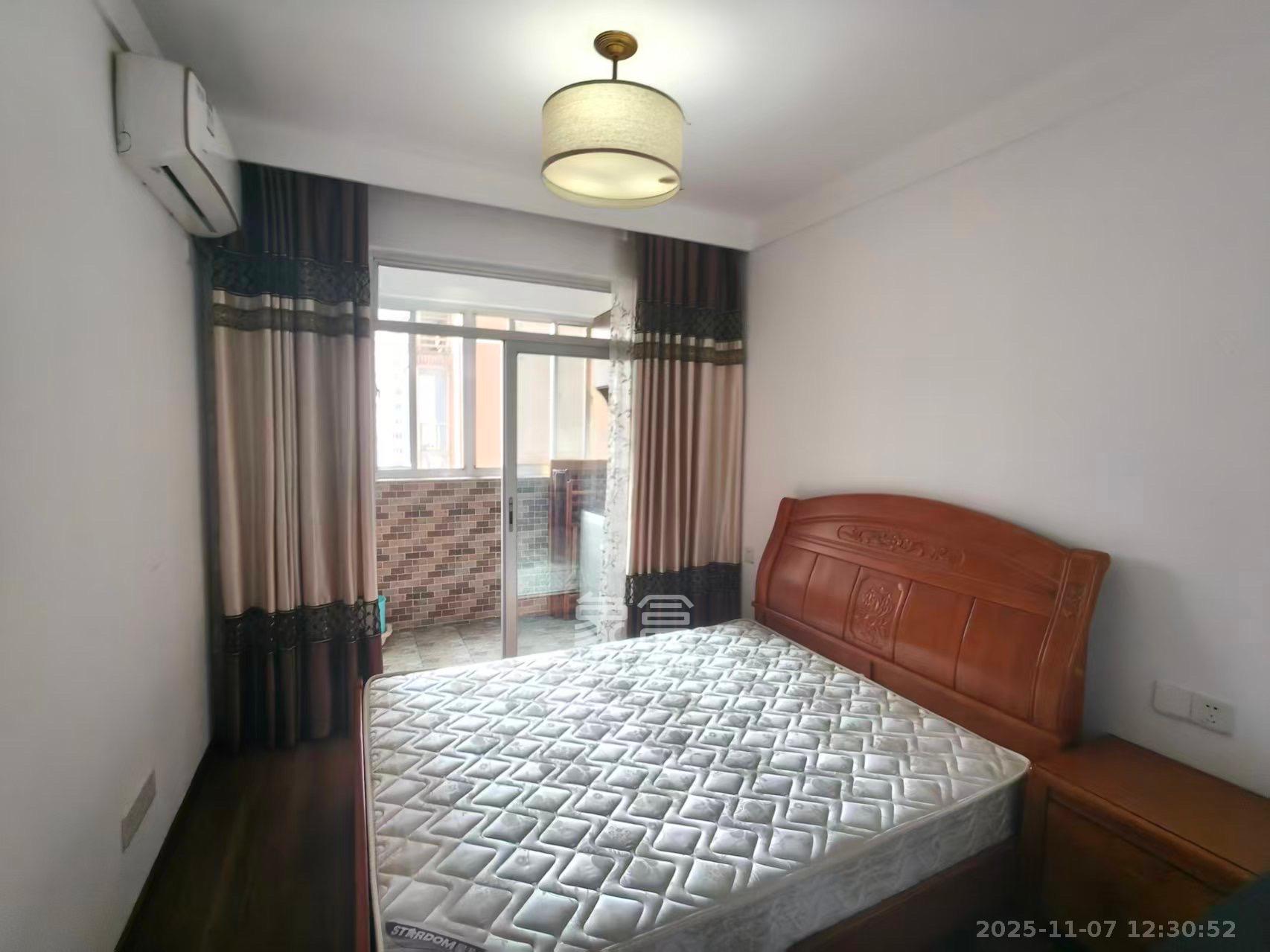 恒广国际景园一二区 3室2厅2卫 2500.0元/月 恒广国际景园一二区 3室2厅2卫 2500.0元/月室内图