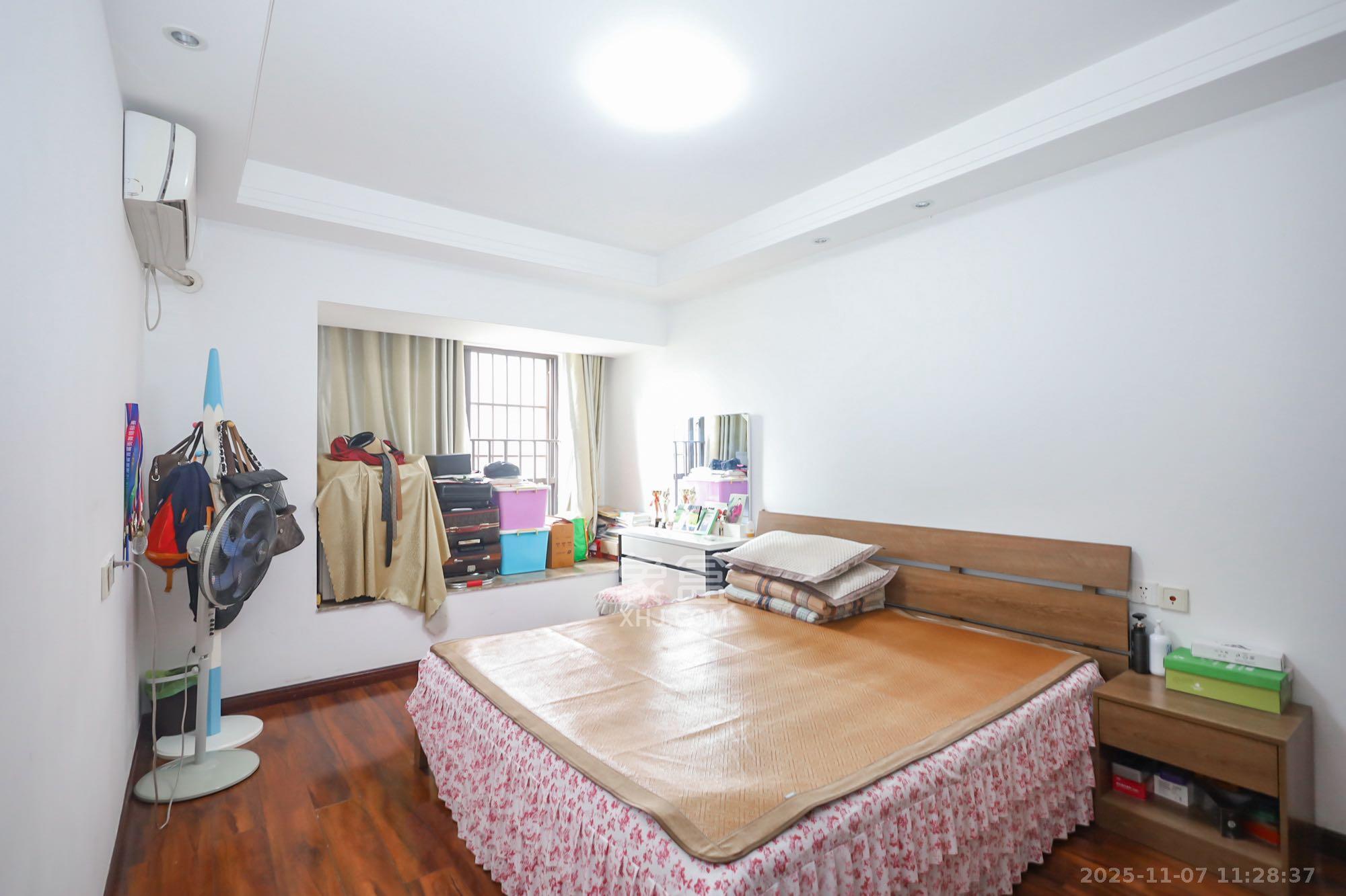 绿地中央广场  3室2厅1卫    2700.0元/月室内图