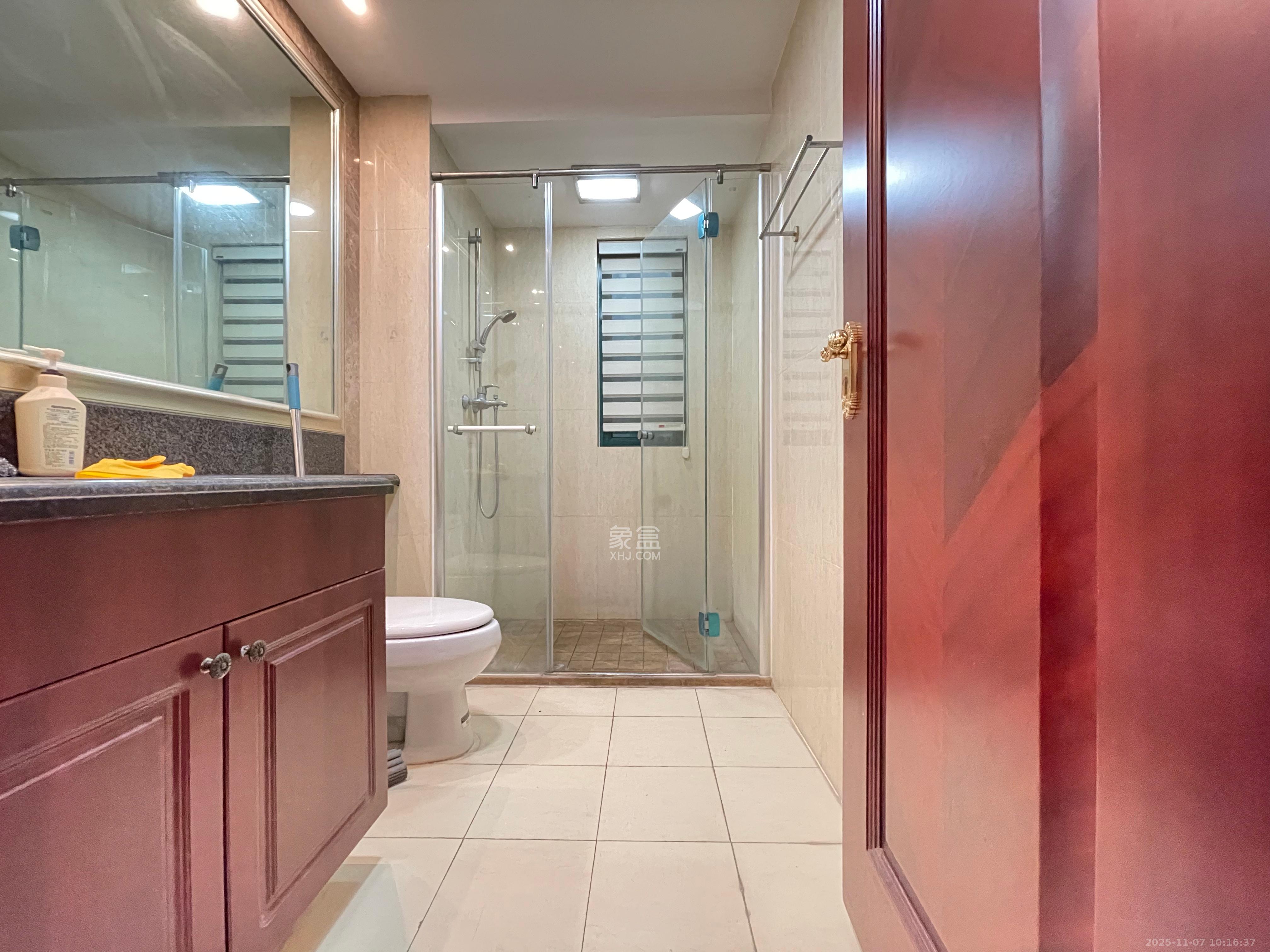 恒大名都  3室2厅2卫    1700.0元/月室内图