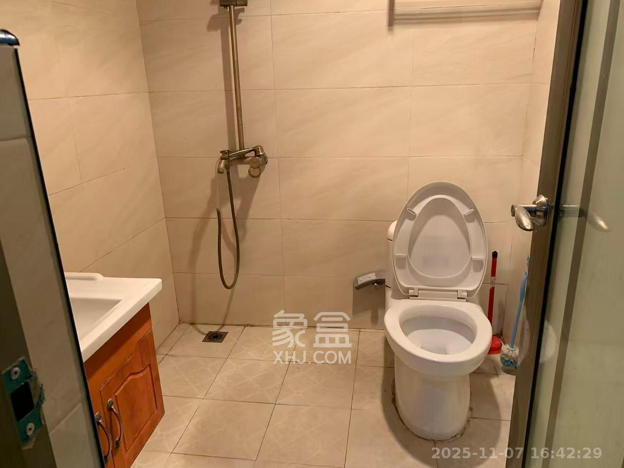 万象凯旋湾 1室1厅1卫 1300.0元/月 万象凯旋湾 1室1厅1卫 1300.0元/月室内图