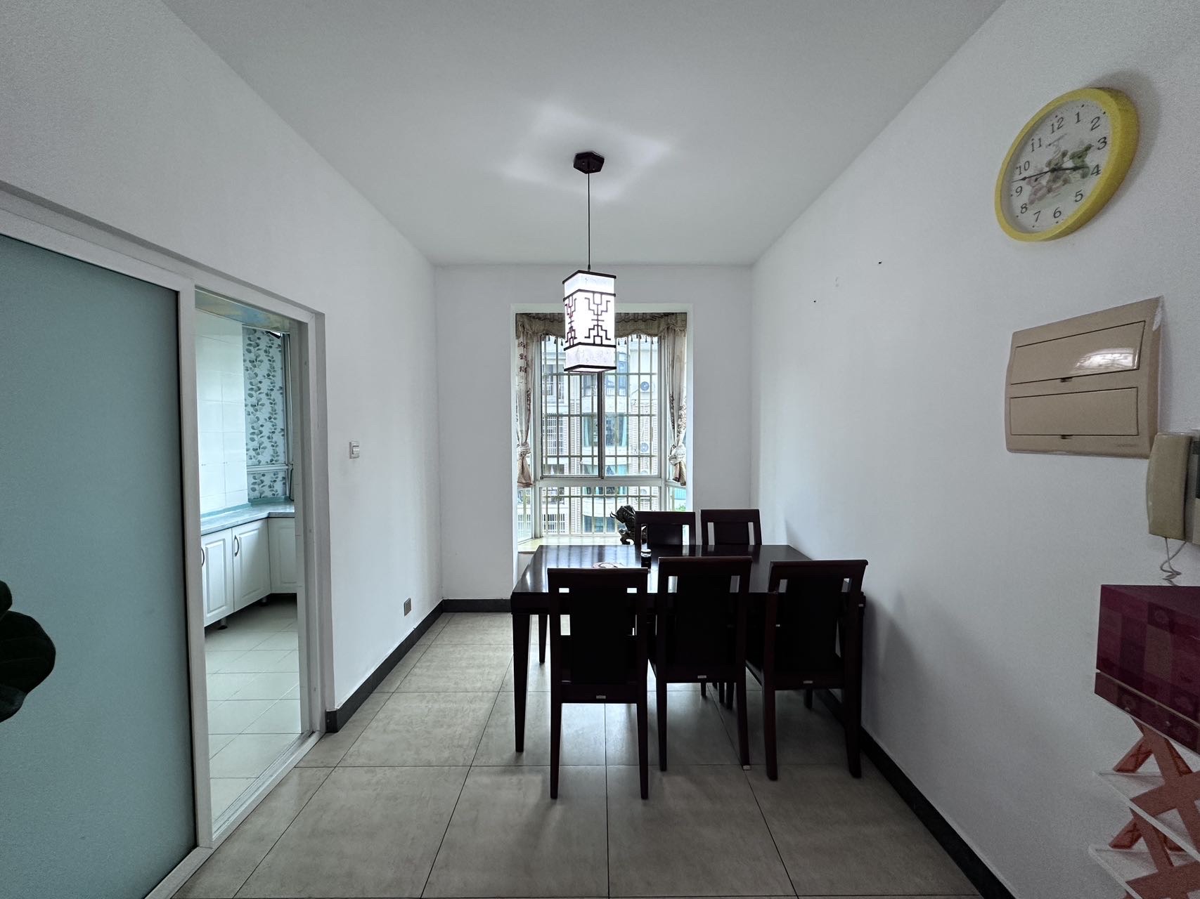 绿色佳园 3室2厅2卫 140.0万 绿色佳园 3室2厅2卫 140.0万客厅