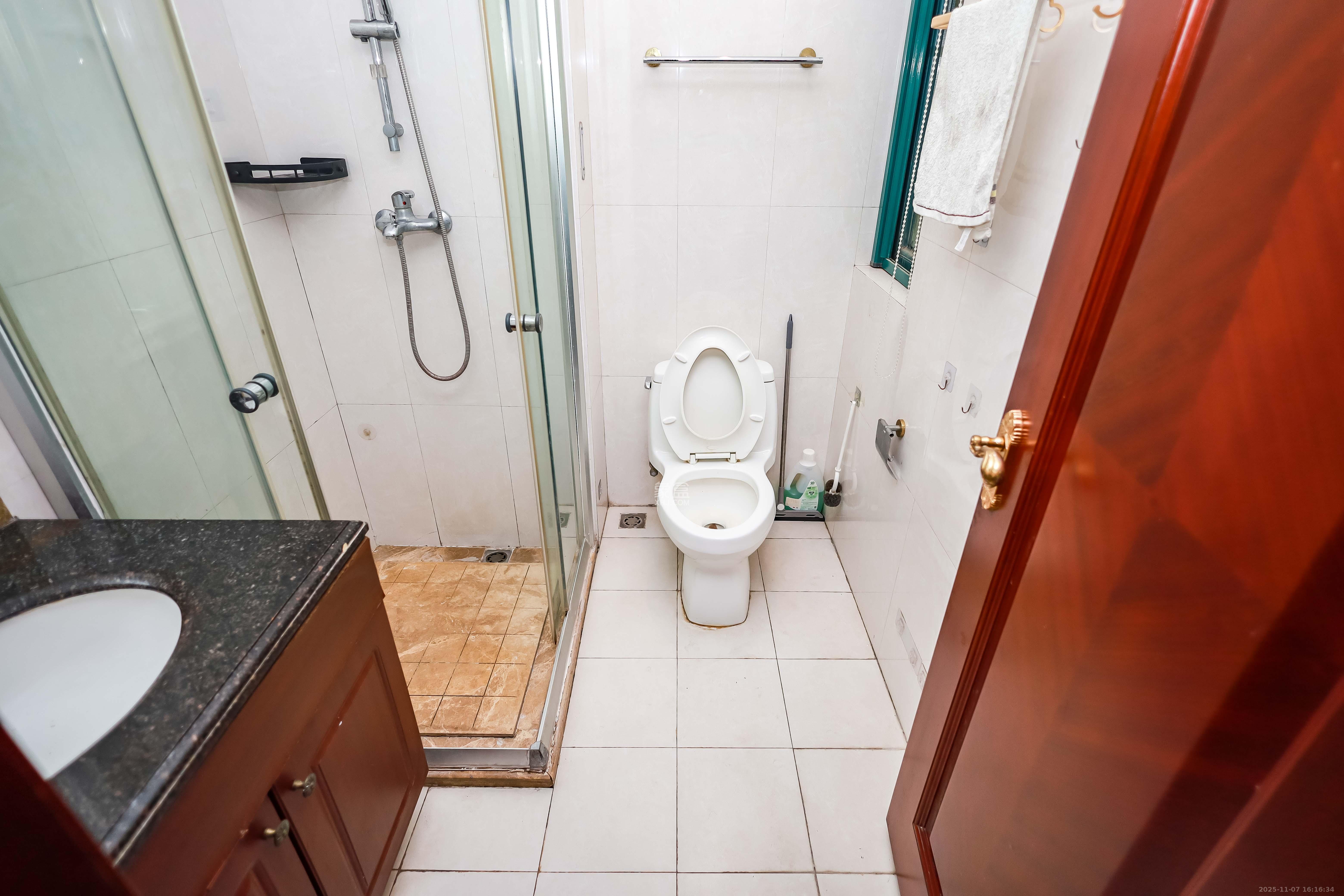 恒大华府 3室2厅1卫 108.0万 恒大华府 3室2厅1卫 108.0万卫生间