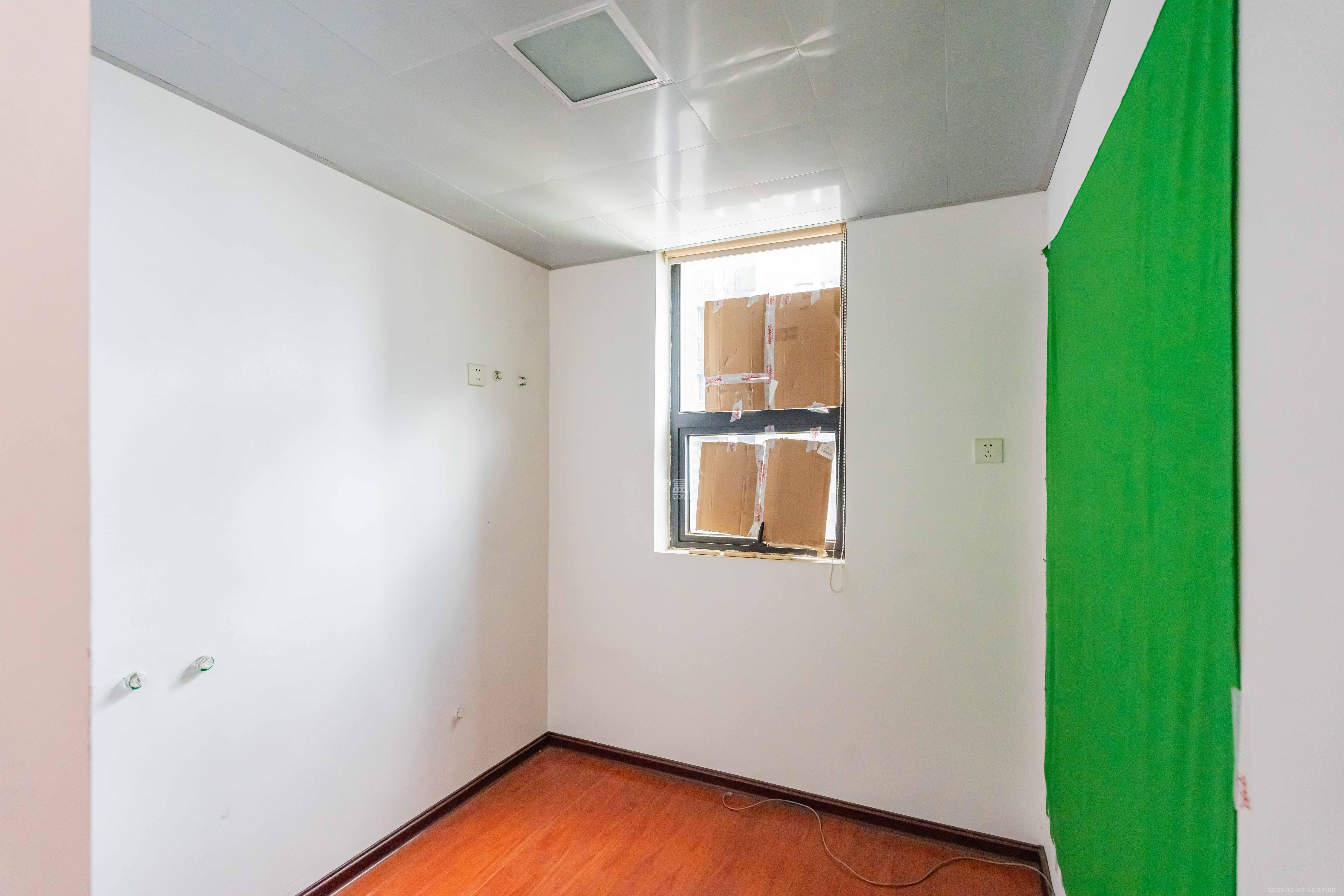 金土地第一湾  3室2厅2卫    2500.0元/月室内图