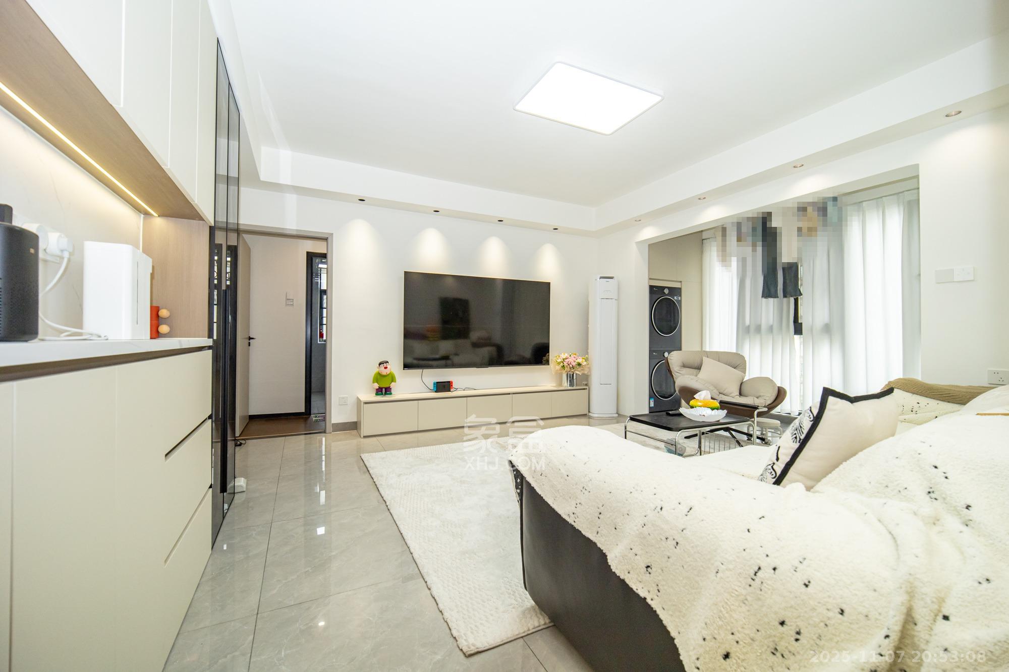 蓝山郡 3室2厅2卫 100.0万 蓝山郡 3室2厅2卫 100.0万客厅