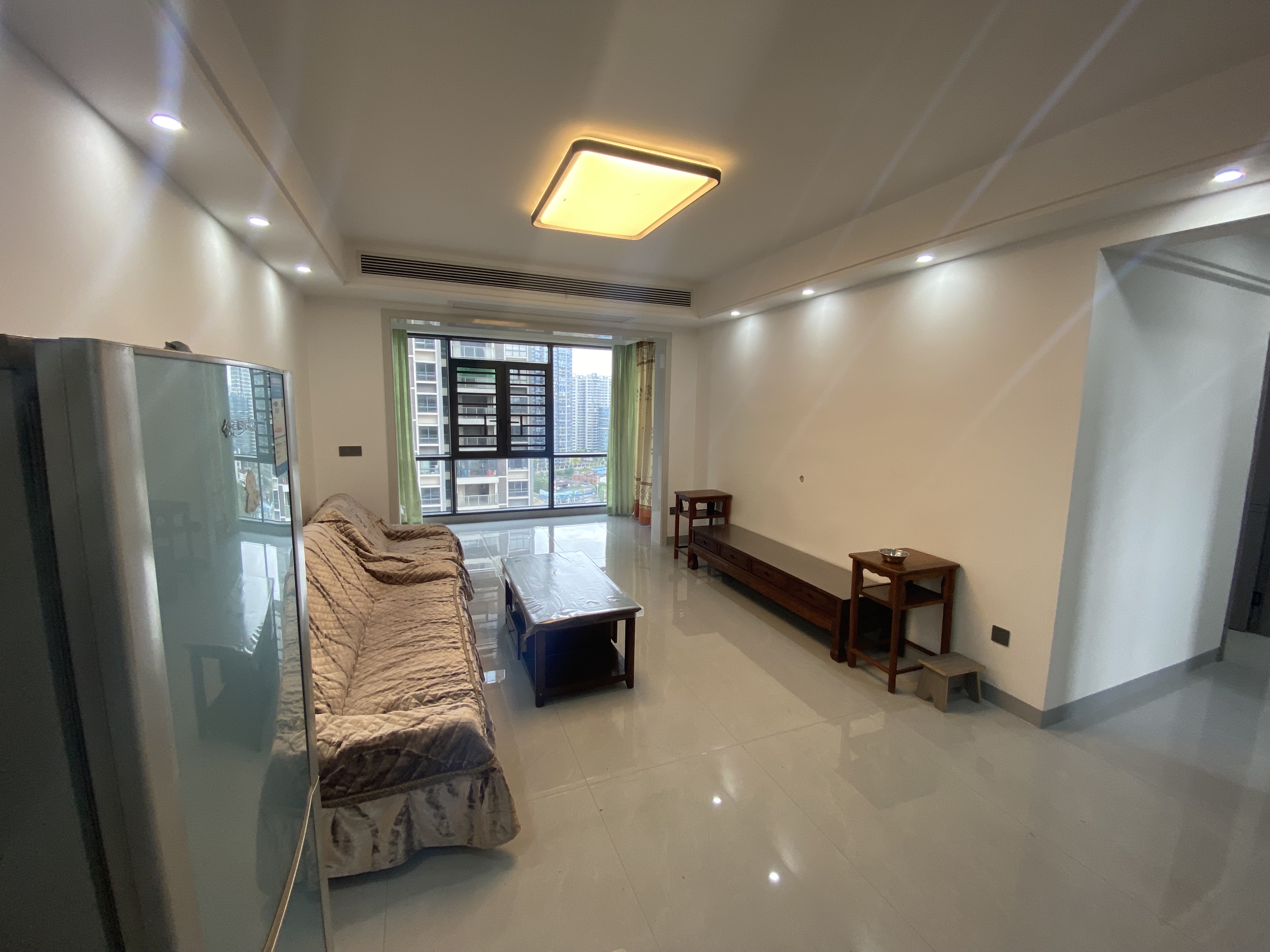 互助小区电梯房 3室1厅2卫 2000.0元/月 互助小区电梯房 3室1厅2卫 2000.0元/月室内图